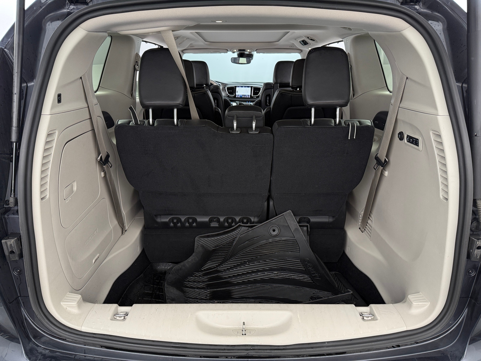 Thumbnail: 2019 Chrysler Pacifica - 6