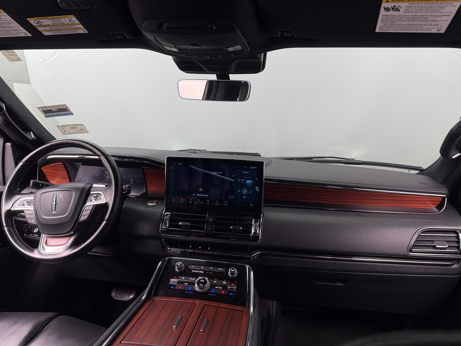 Thumbnail: 2024 Lincoln Navigator L - 2