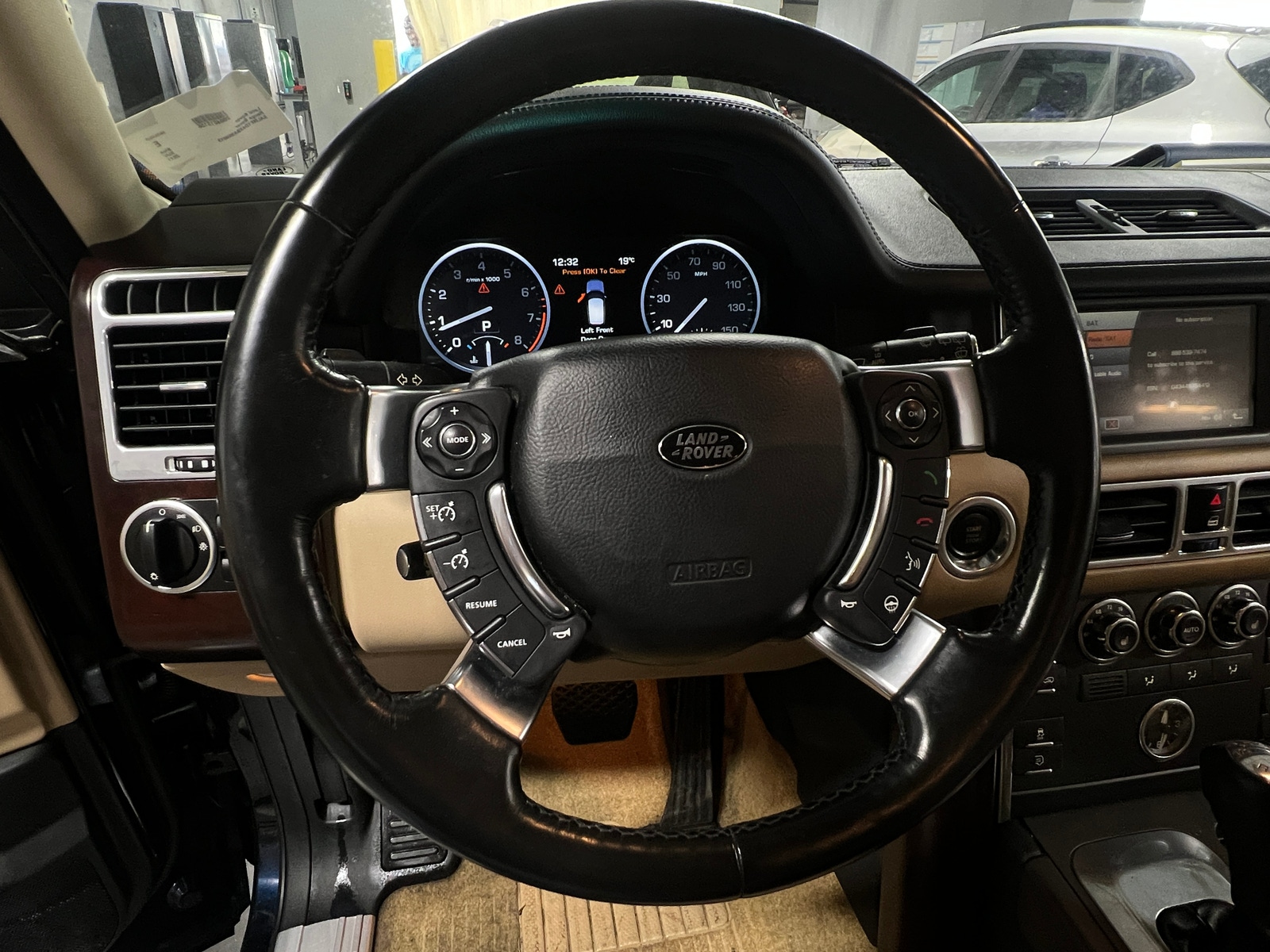 Thumbnail: 2011 Land Rover Range Rover - 4