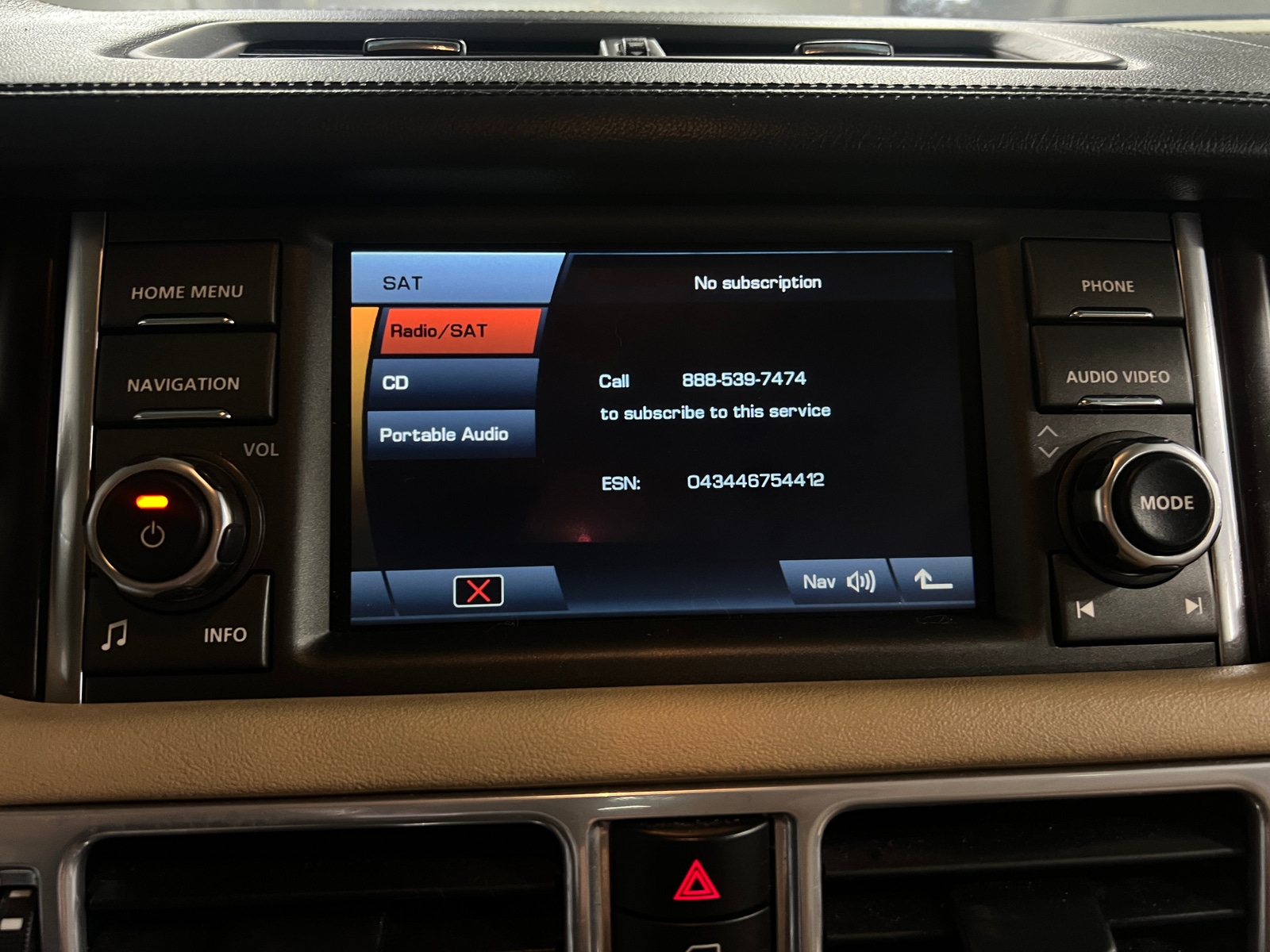 Thumbnail: 2011 Land Rover Range Rover - 3