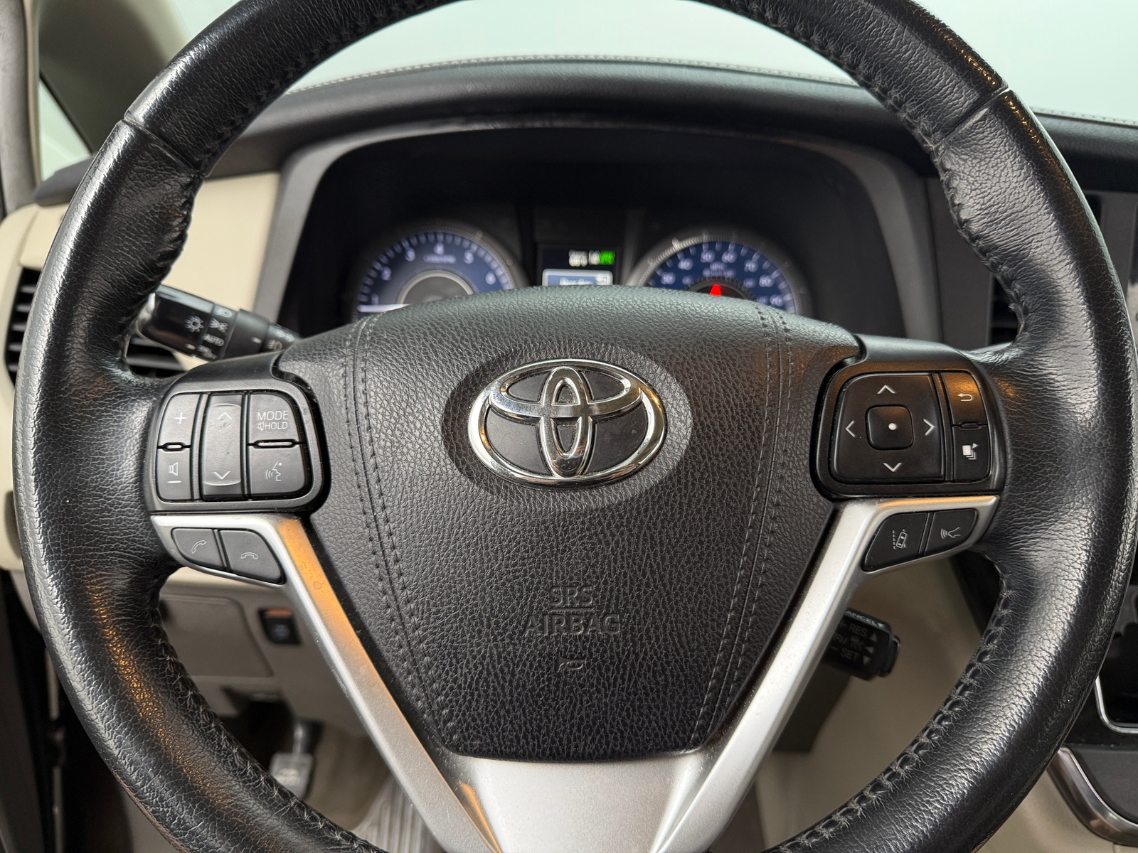 Thumbnail: 2019 Toyota Sienna - 4