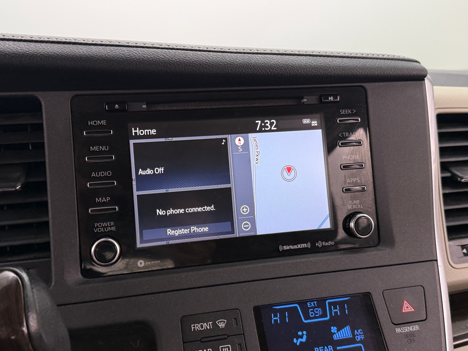 Thumbnail: 2019 Toyota Sienna - 3
