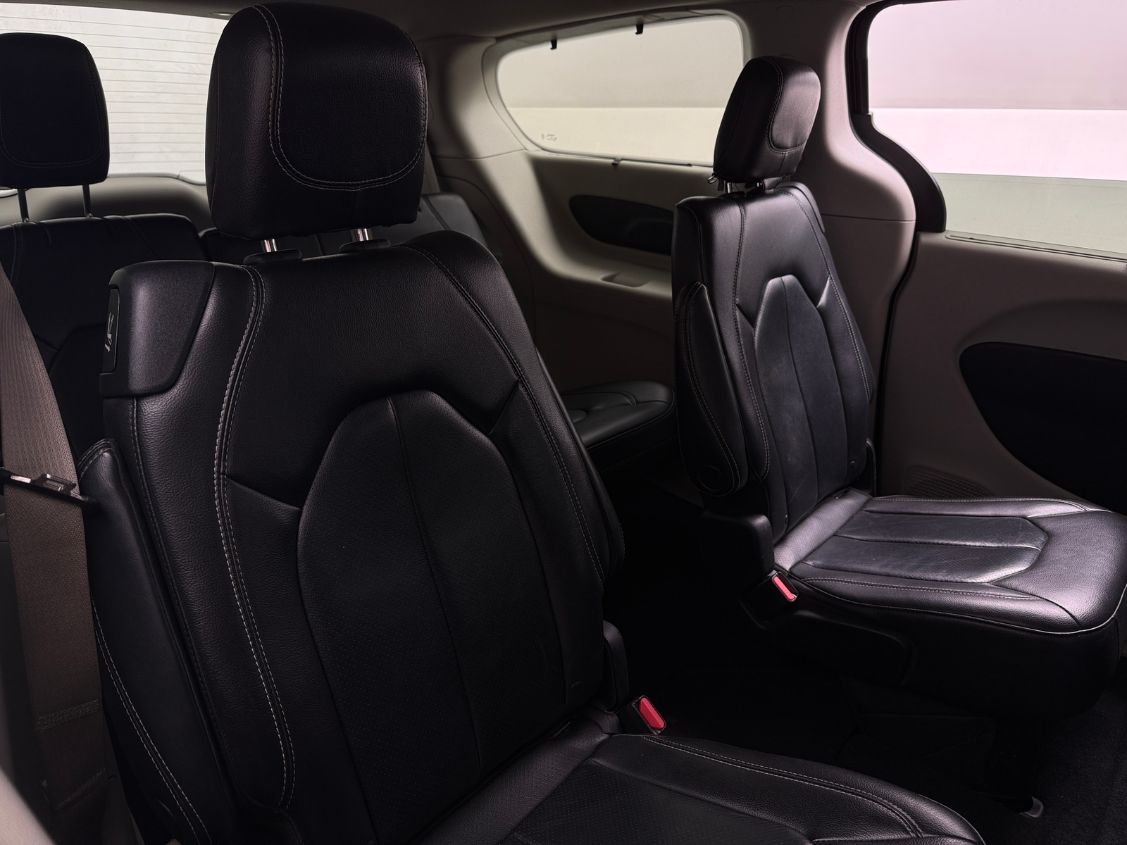 Thumbnail: 2022 Chrysler Pacifica - 5