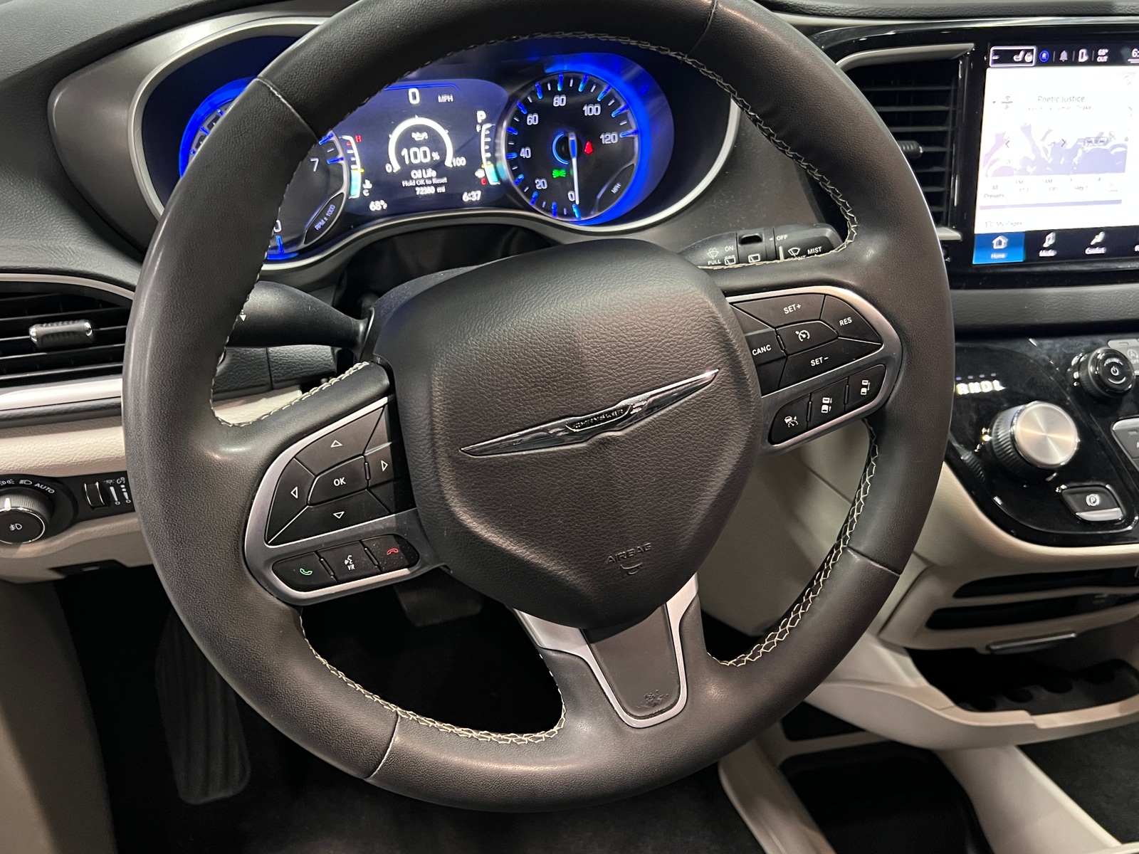 Thumbnail: 2022 Chrysler Pacifica - 4