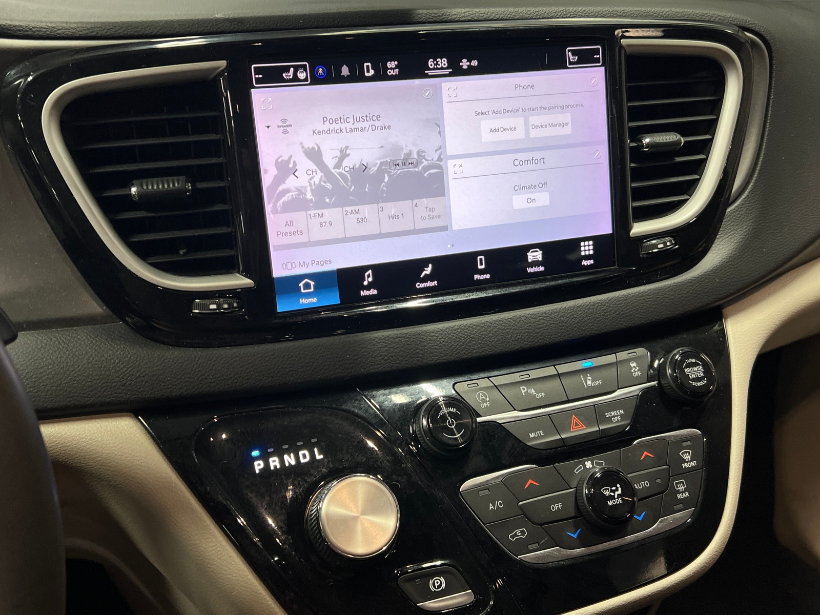 Thumbnail: 2022 Chrysler Pacifica - 3
