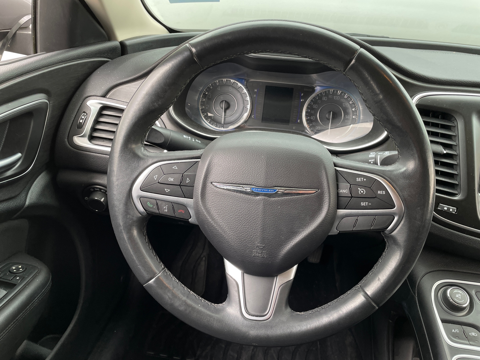 Thumbnail: 2016 Chrysler 200 - 5