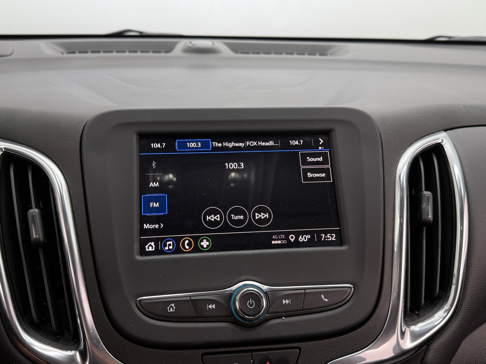 Thumbnail: 2022 Chevrolet Equinox - 4