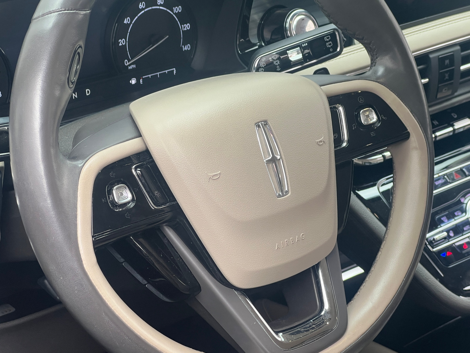 Thumbnail: 2020 Lincoln Corsair - 4