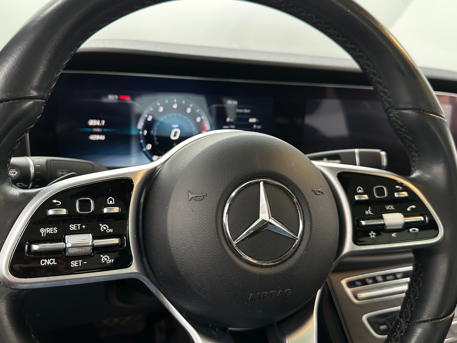 Thumbnail: 2019 Mercedes-Benz E-Class - 4