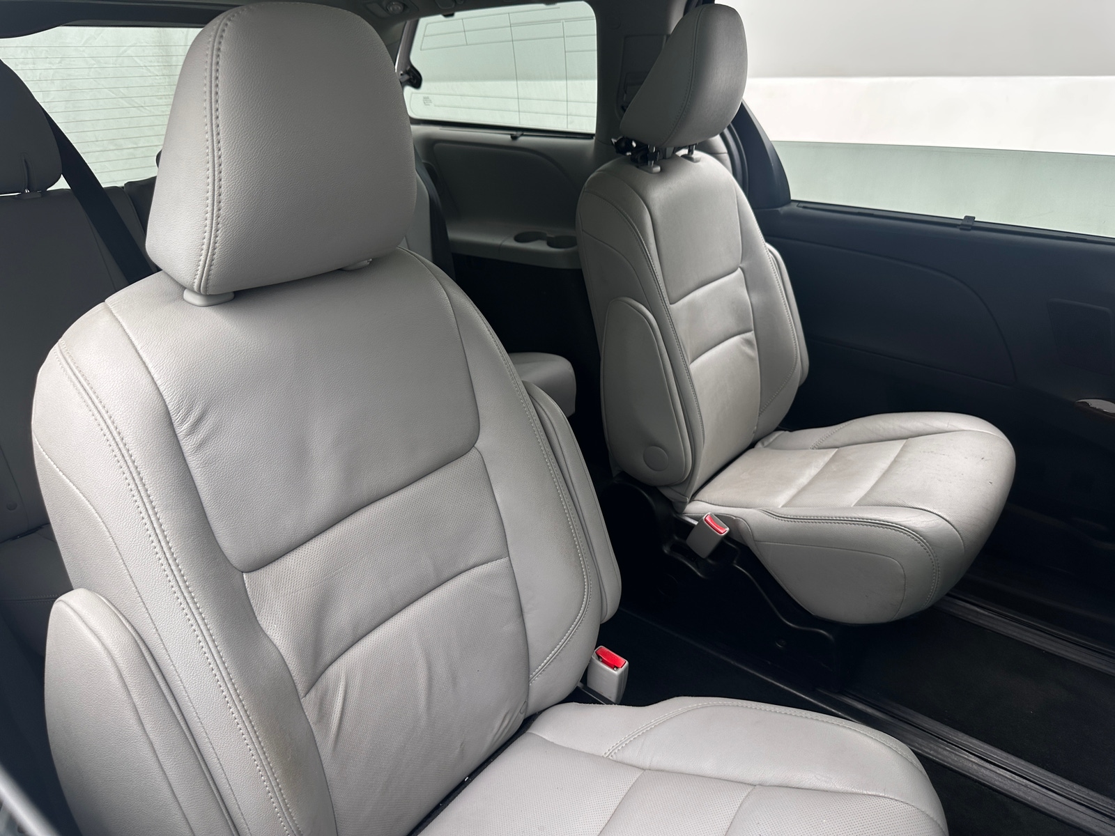 Thumbnail: 2015 Toyota Sienna - 5