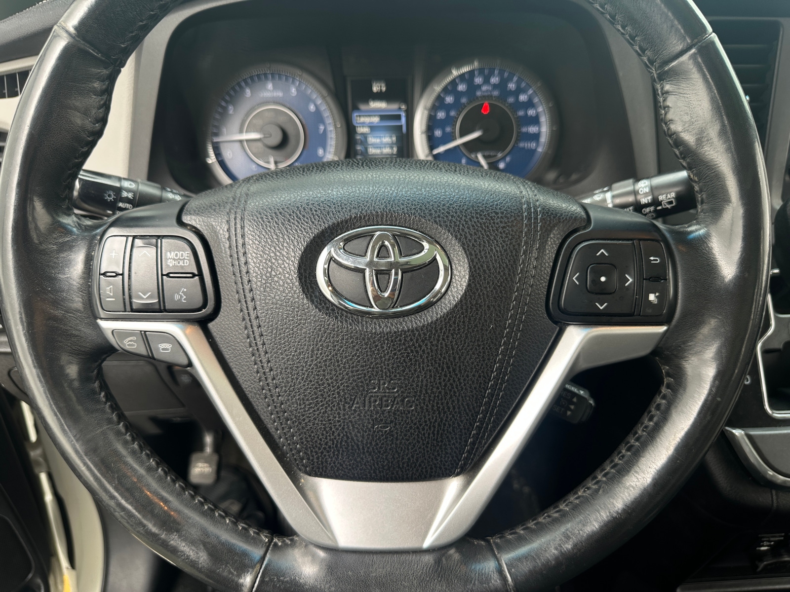 Thumbnail: 2015 Toyota Sienna - 4