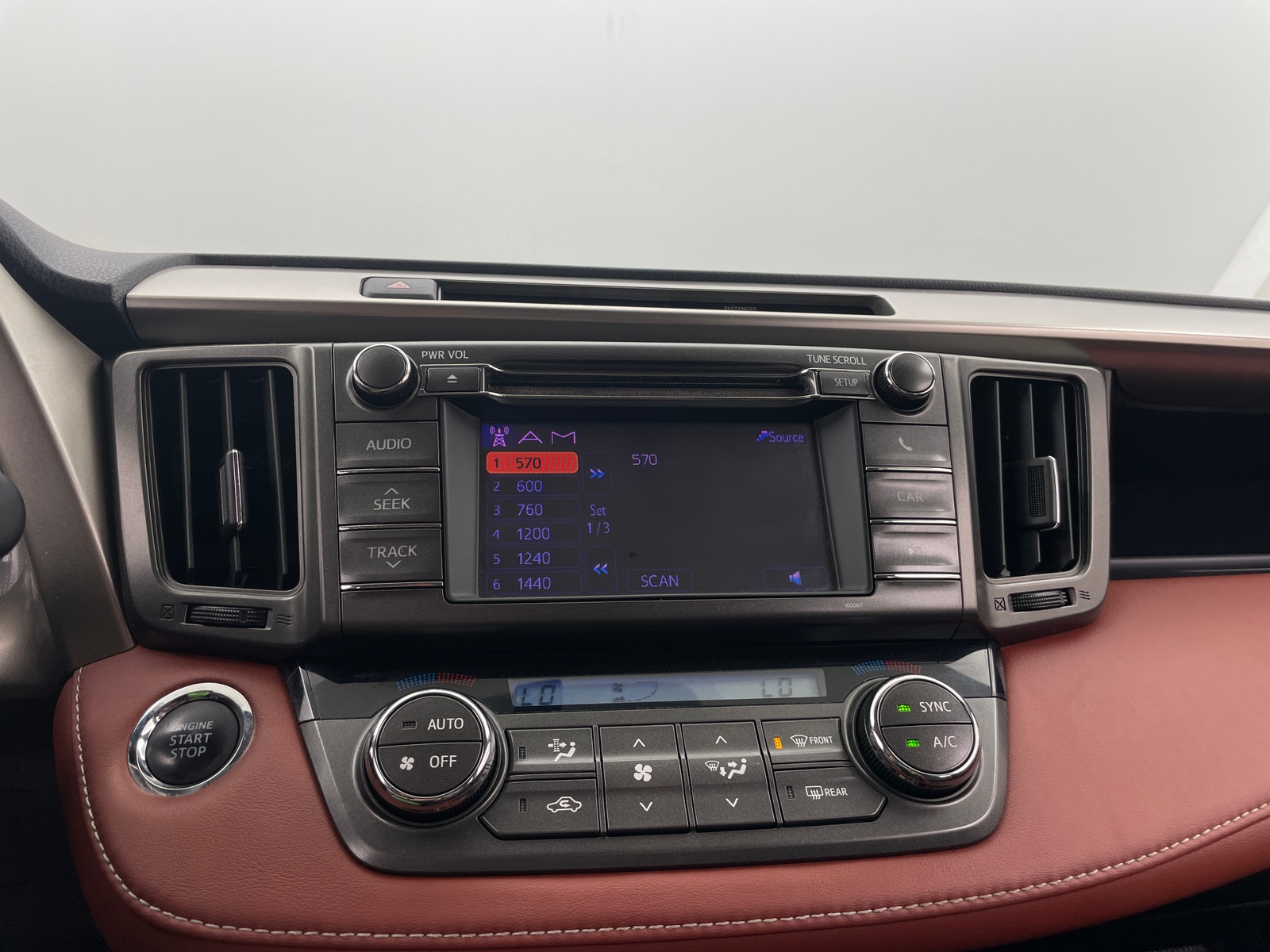Thumbnail: 2013 Toyota RAV4 - 4