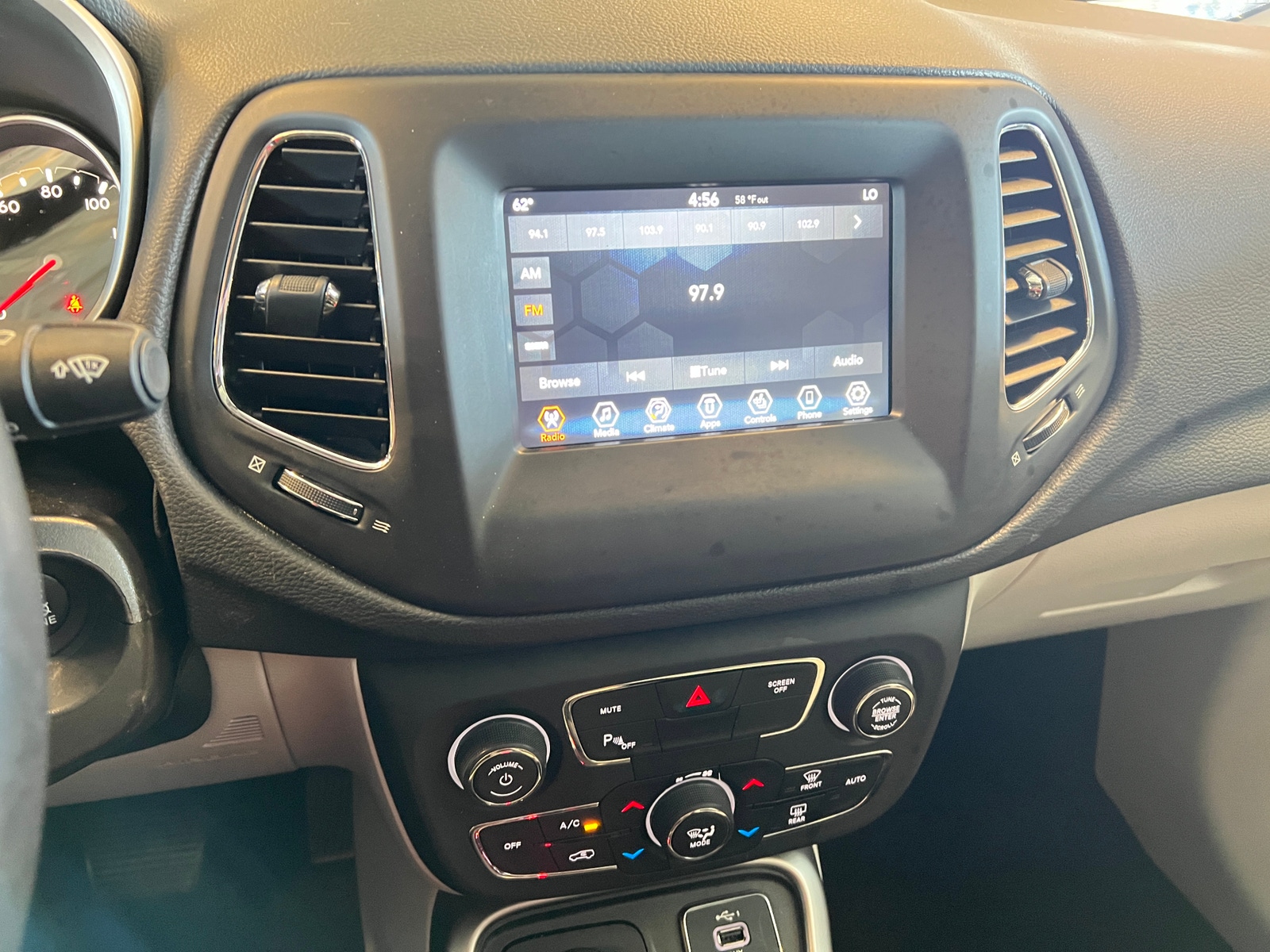 Thumbnail: 2019 Jeep Compass - 4