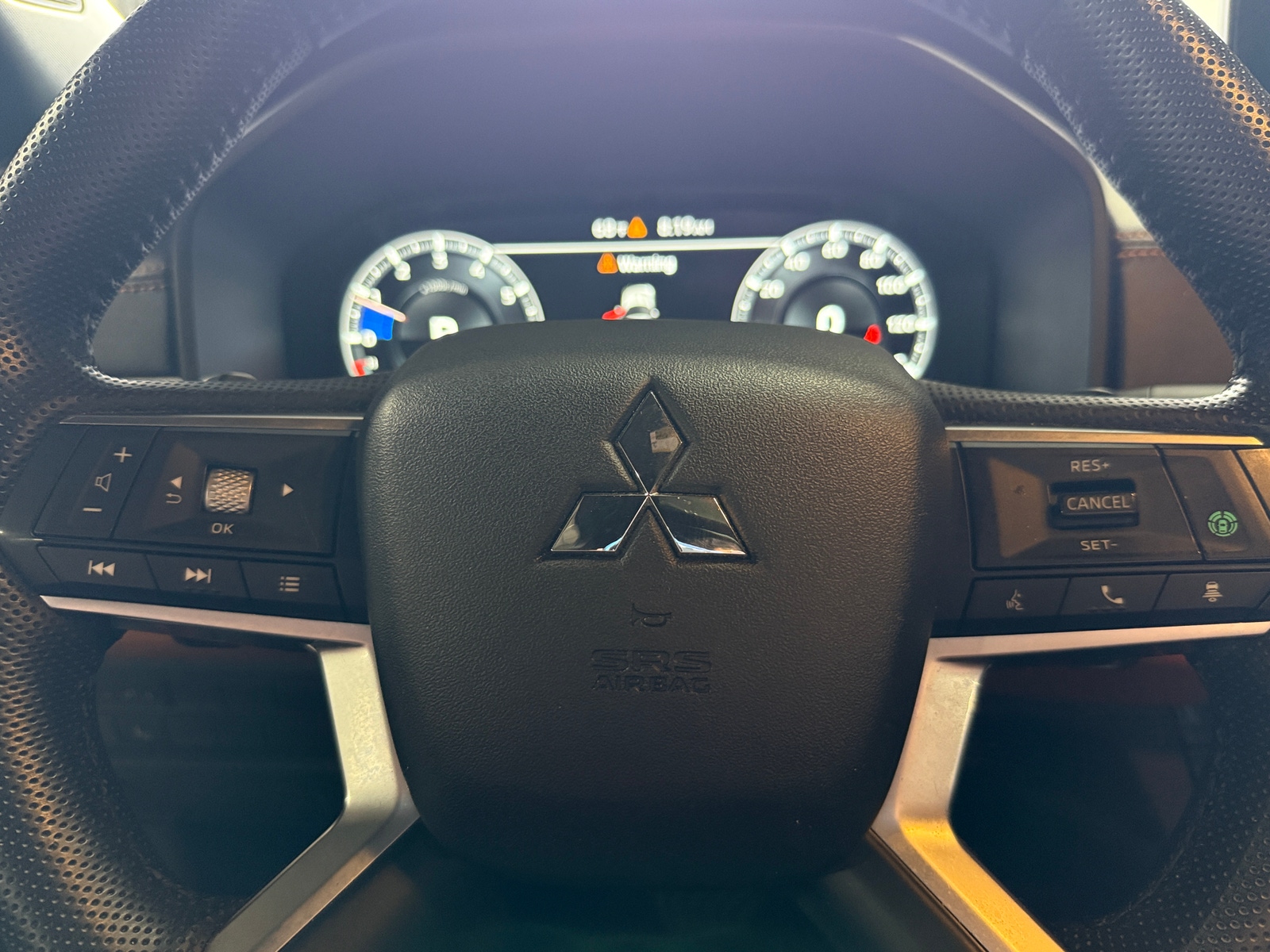 Thumbnail: 2023 Mitsubishi Outlander - 4