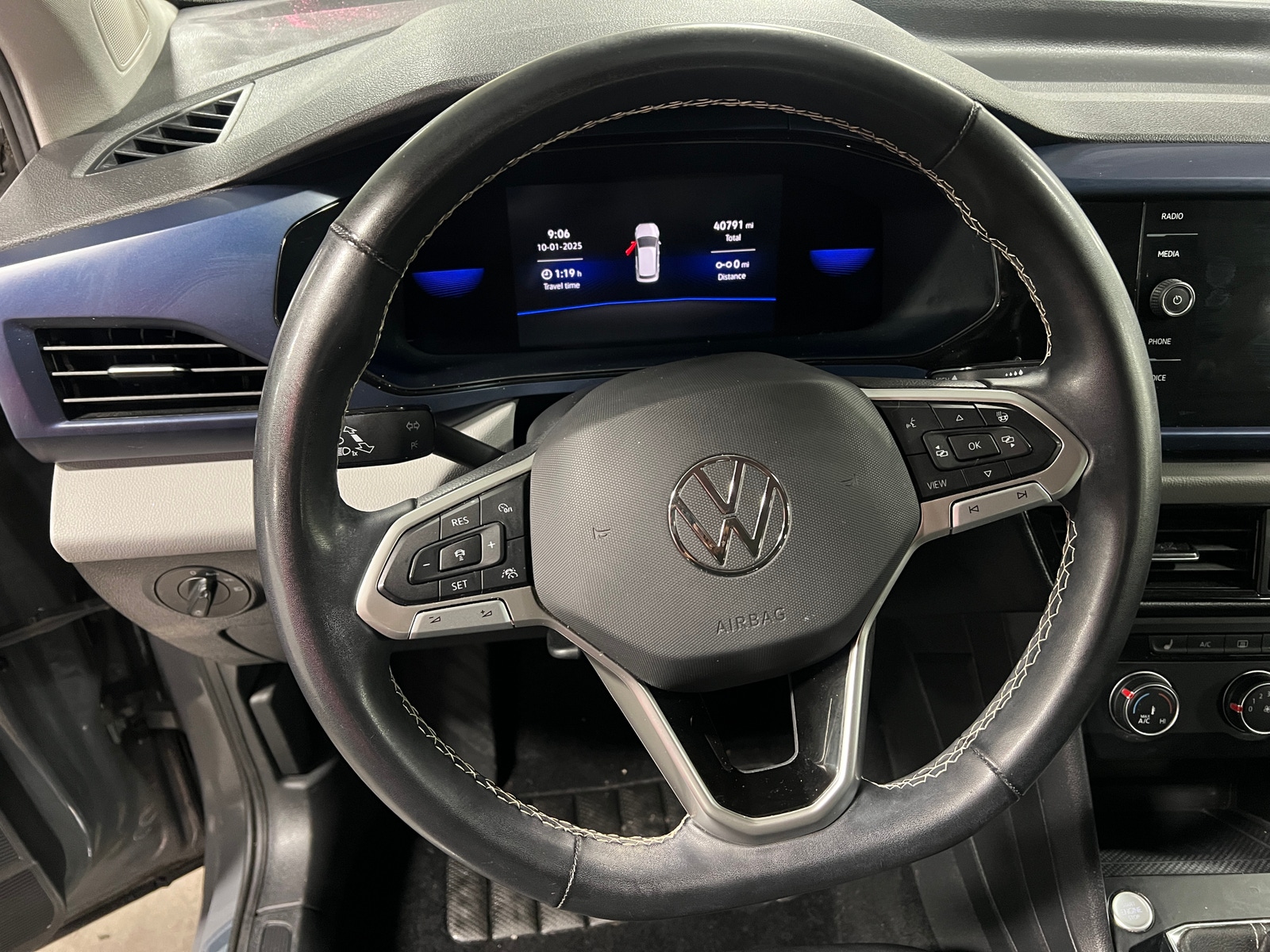 Thumbnail: 2022 Volkswagen Taos - 4