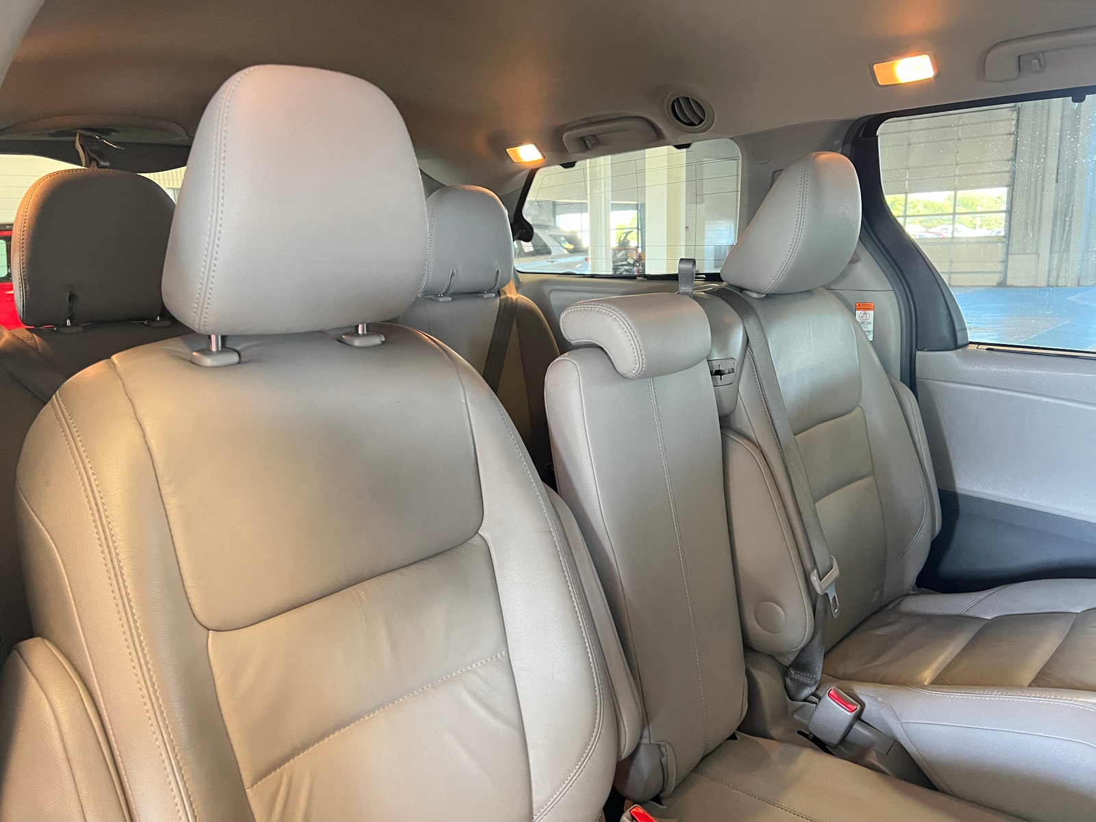 Thumbnail: 2016 Toyota Sienna - 6