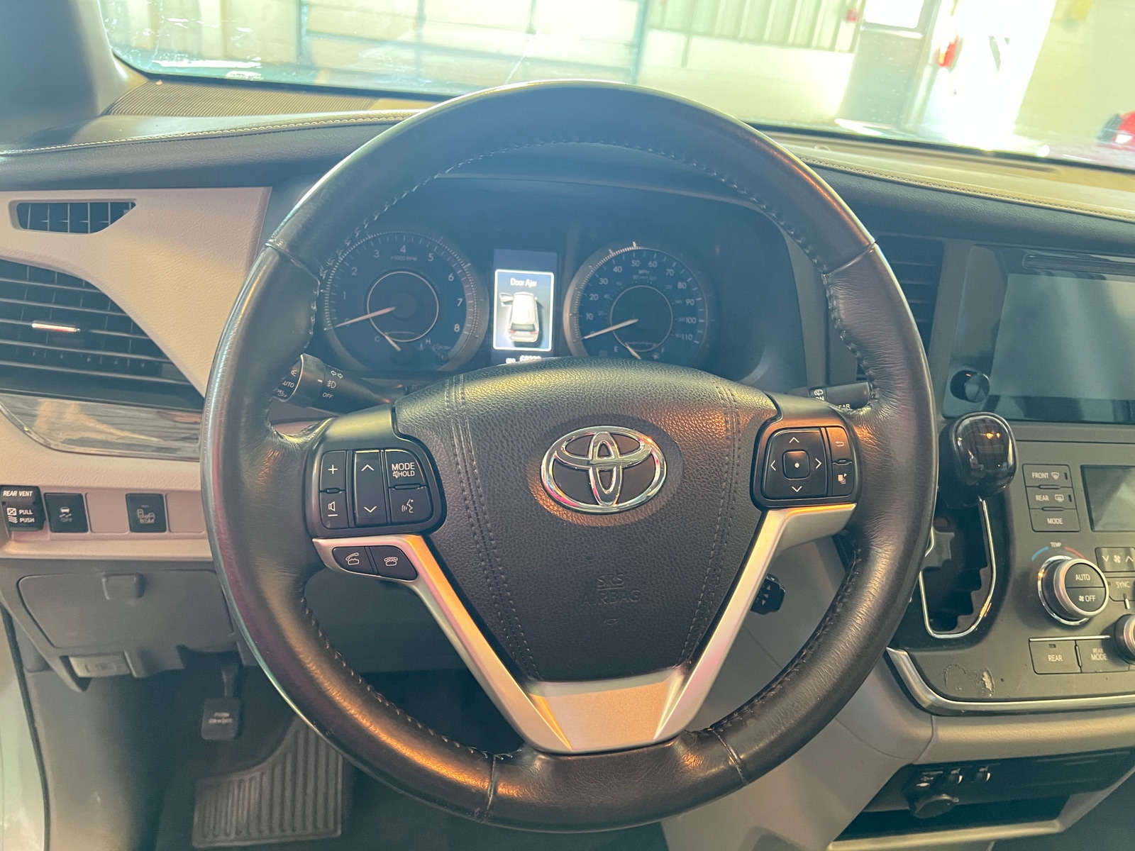 Thumbnail: 2016 Toyota Sienna - 5