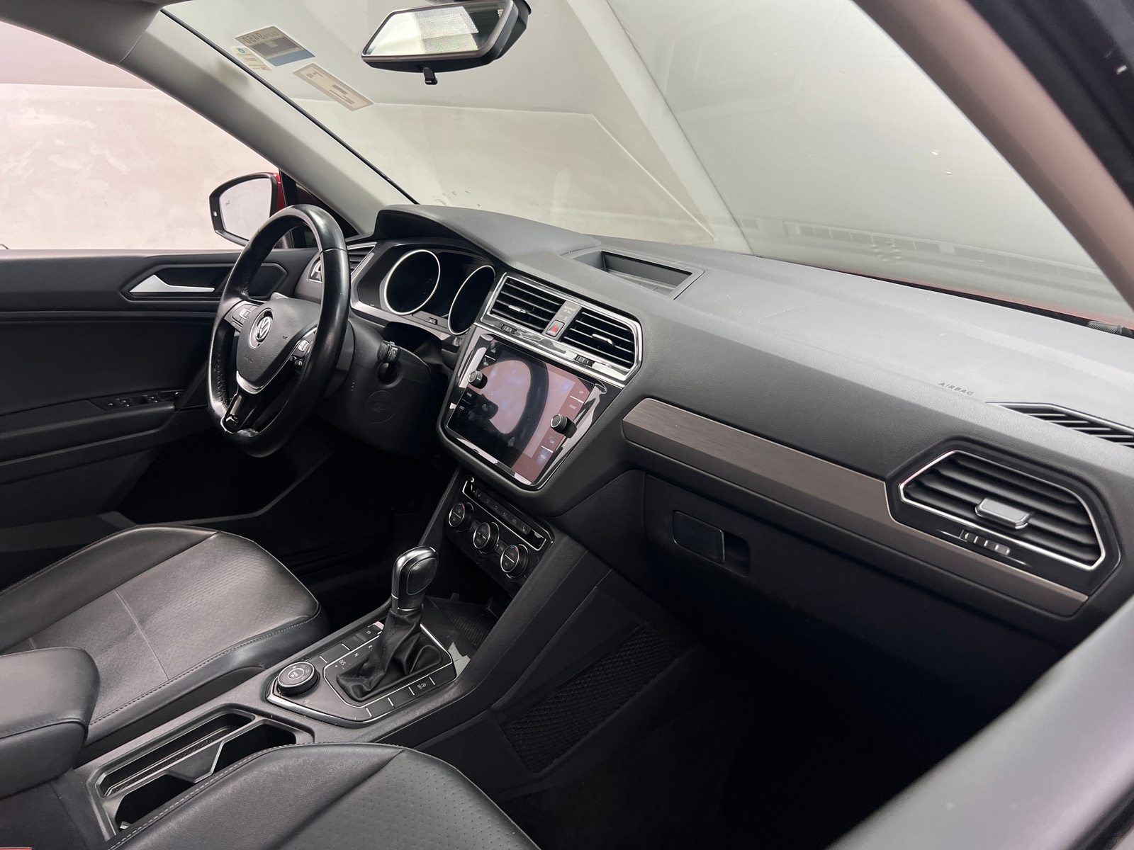 Thumbnail: 2019 Volkswagen Tiguan - 2