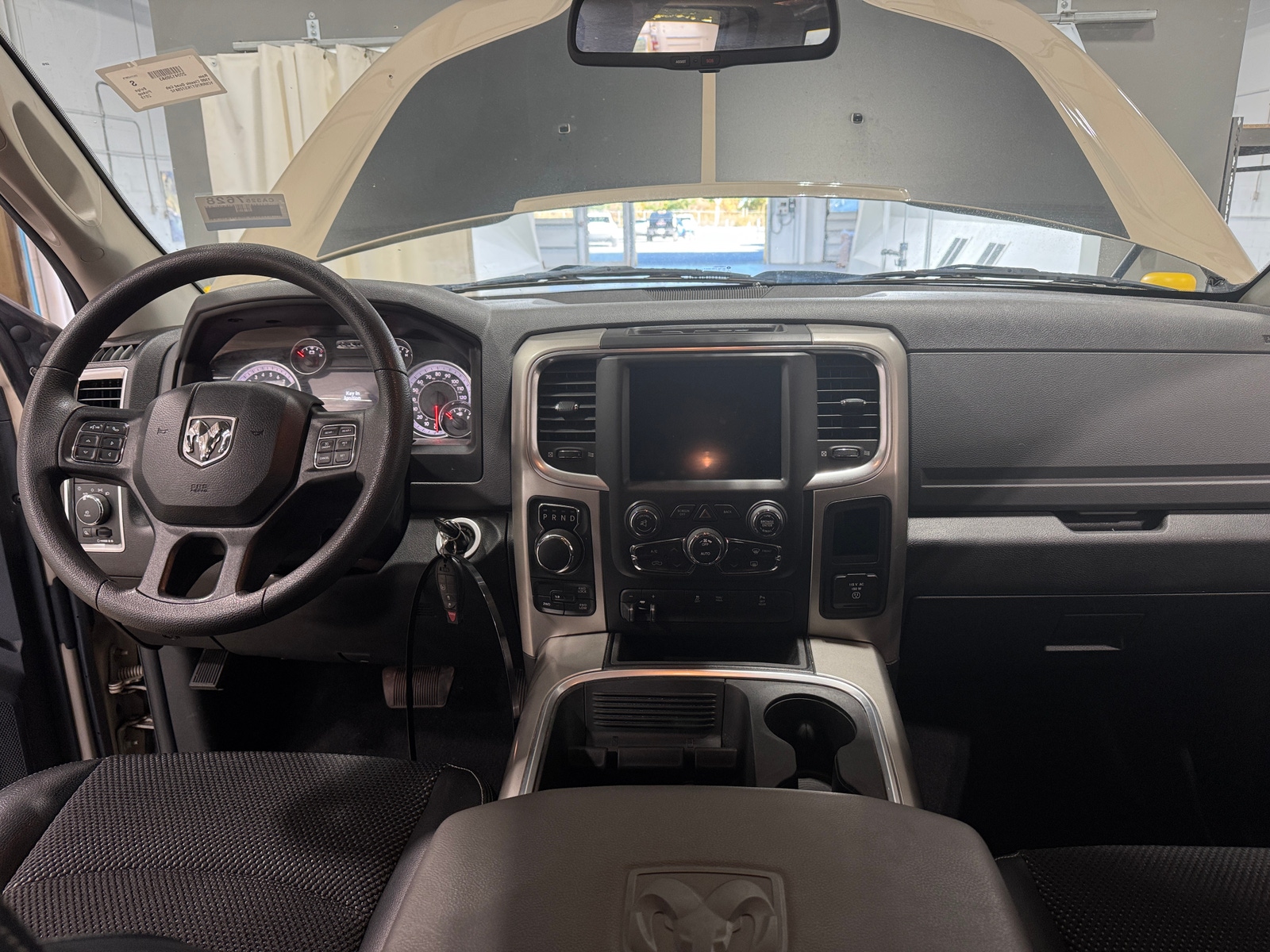 Thumbnail: 2019 RAM 1500 Classic - 3