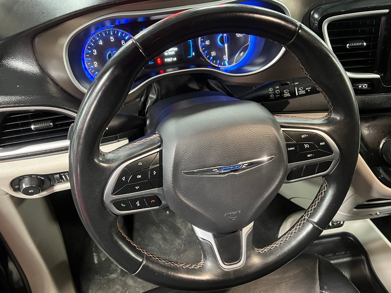 Thumbnail: 2017 Chrysler Pacifica - 4