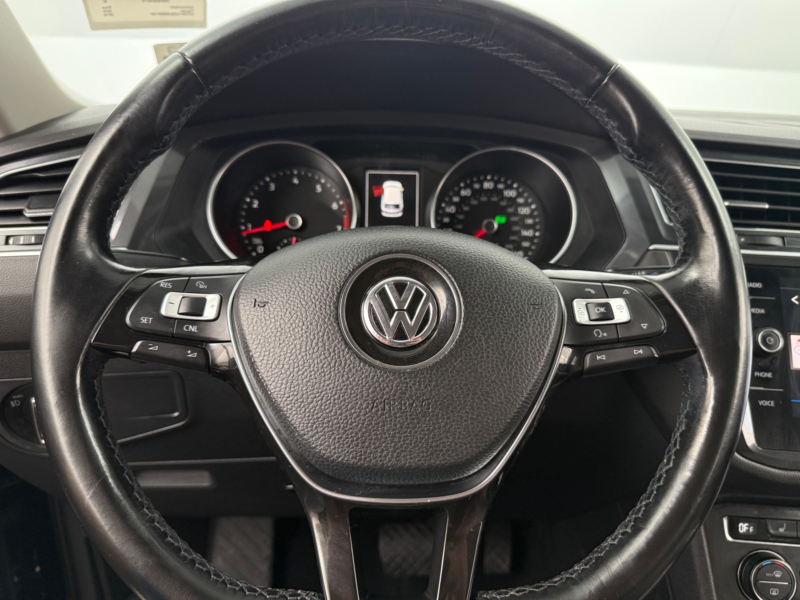 Thumbnail: 2018 Volkswagen Tiguan - 4