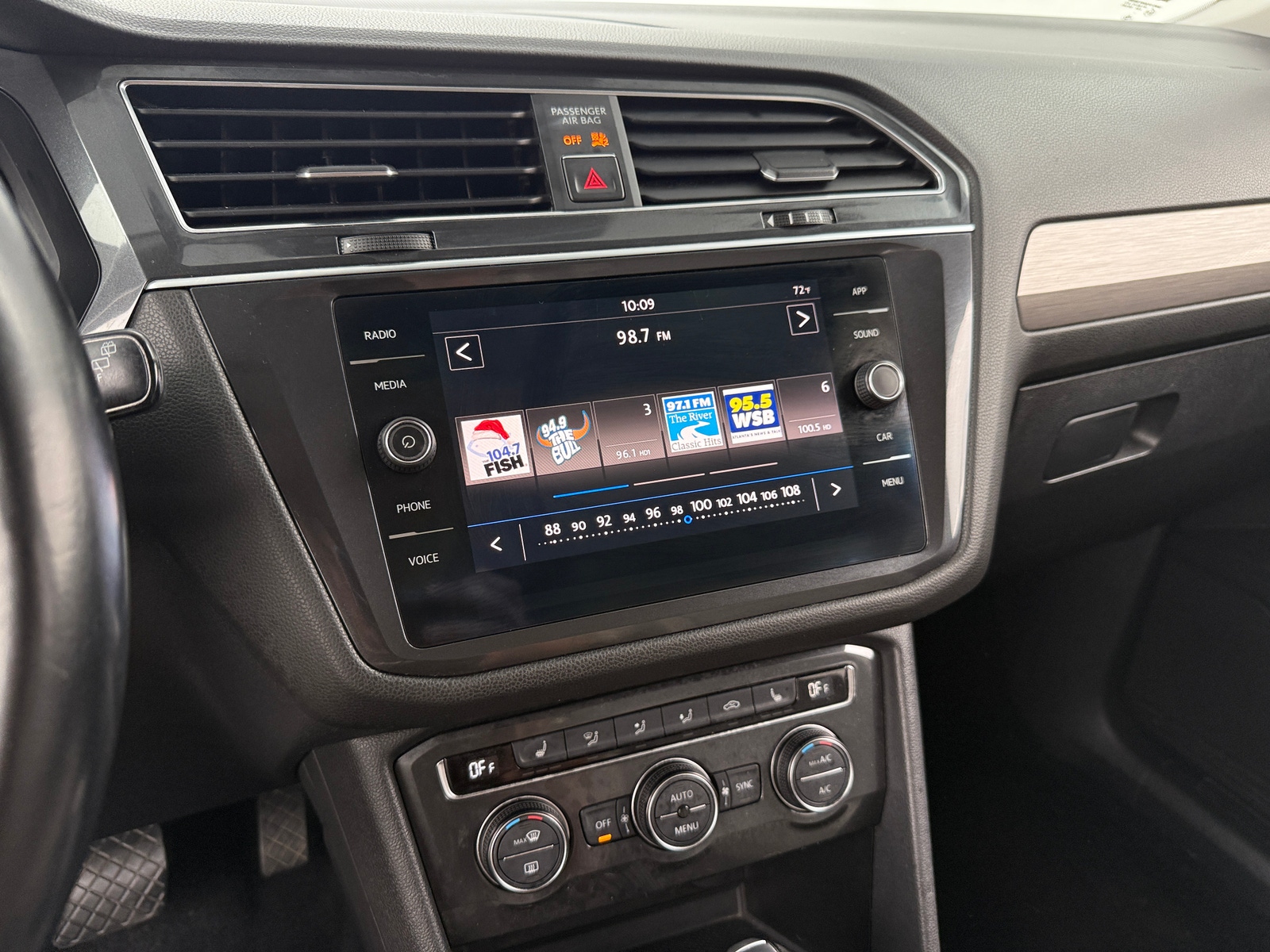 Thumbnail: 2018 Volkswagen Tiguan - 3