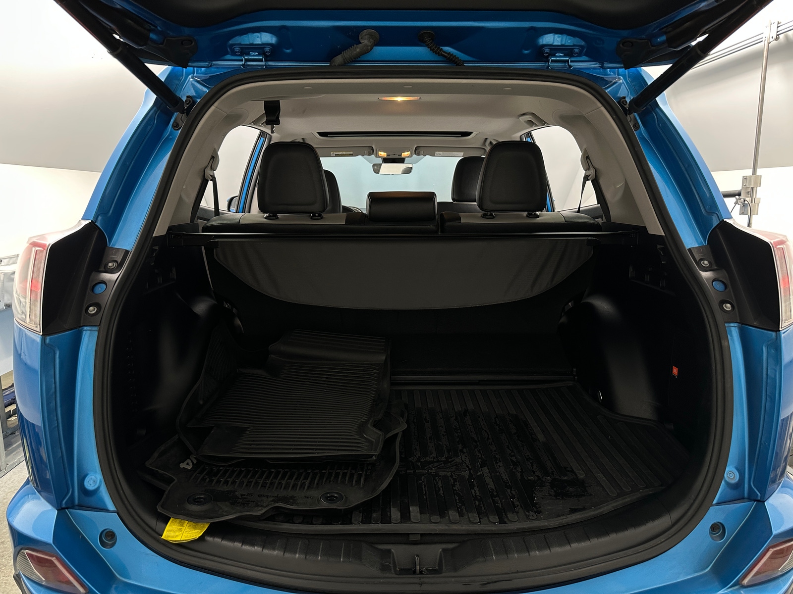 Thumbnail: 2018 Toyota RAV4 - 6