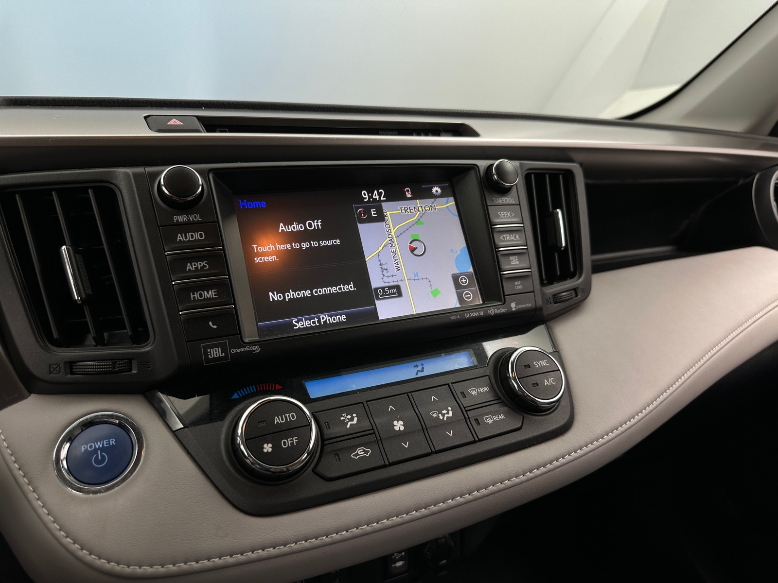 Thumbnail: 2018 Toyota RAV4 - 3