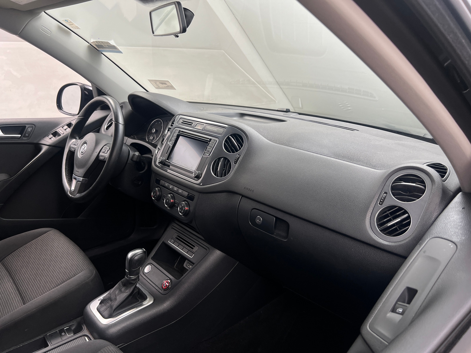 Thumbnail: 2018 Volkswagen Tiguan - 3