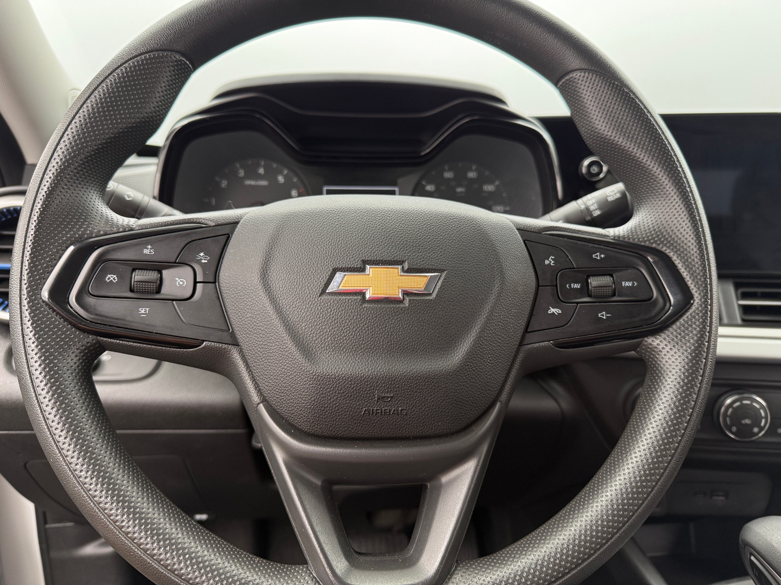 Thumbnail: 2025 Chevrolet Trax - 5