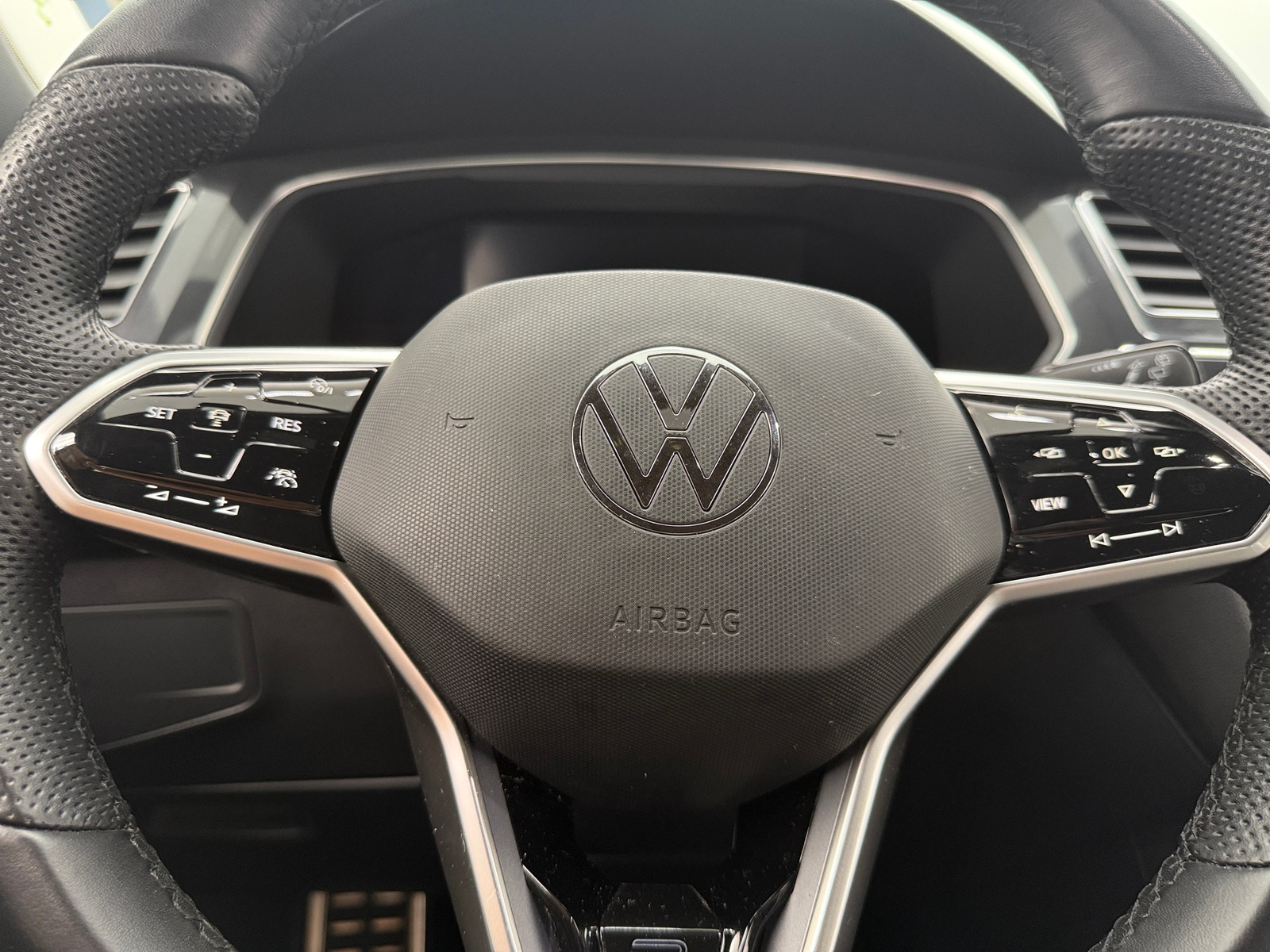 Thumbnail: 2022 Volkswagen Tiguan - 4