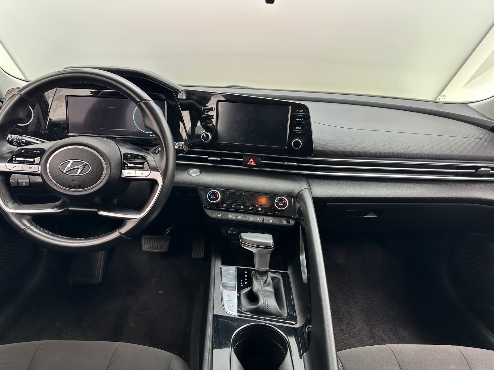 Thumbnail: 2022 Hyundai Elantra - 3