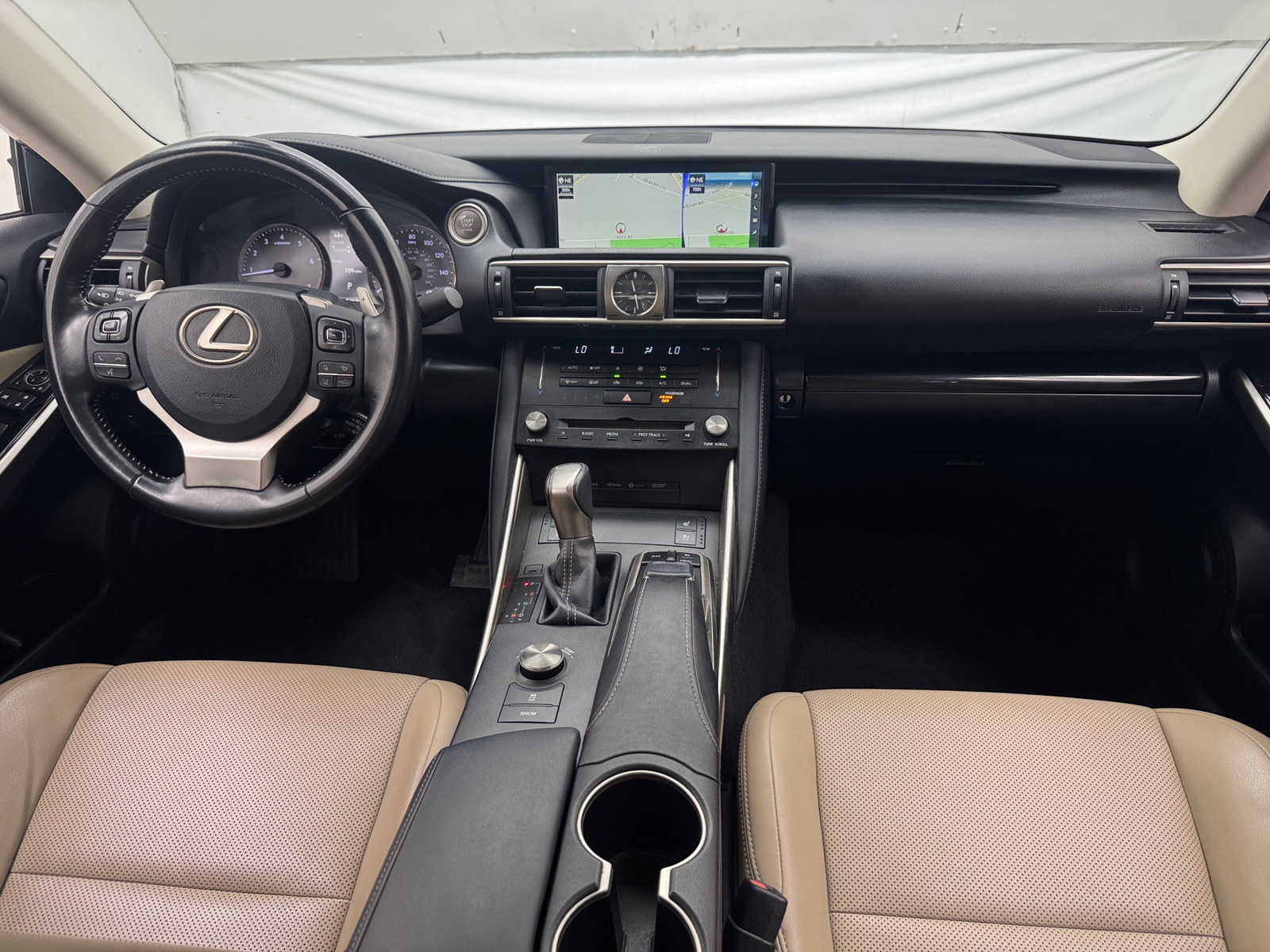 Thumbnail: 2017 Lexus IS - 2