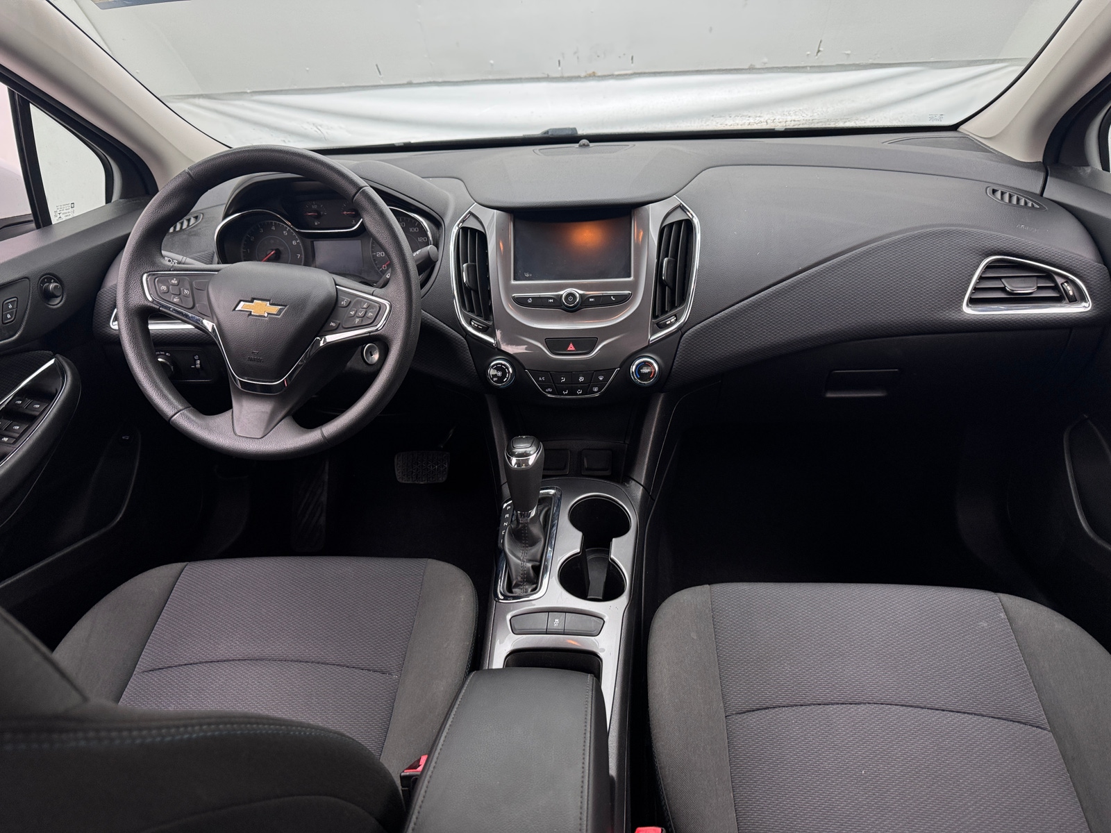Thumbnail: 2018 Chevrolet Cruze - 3