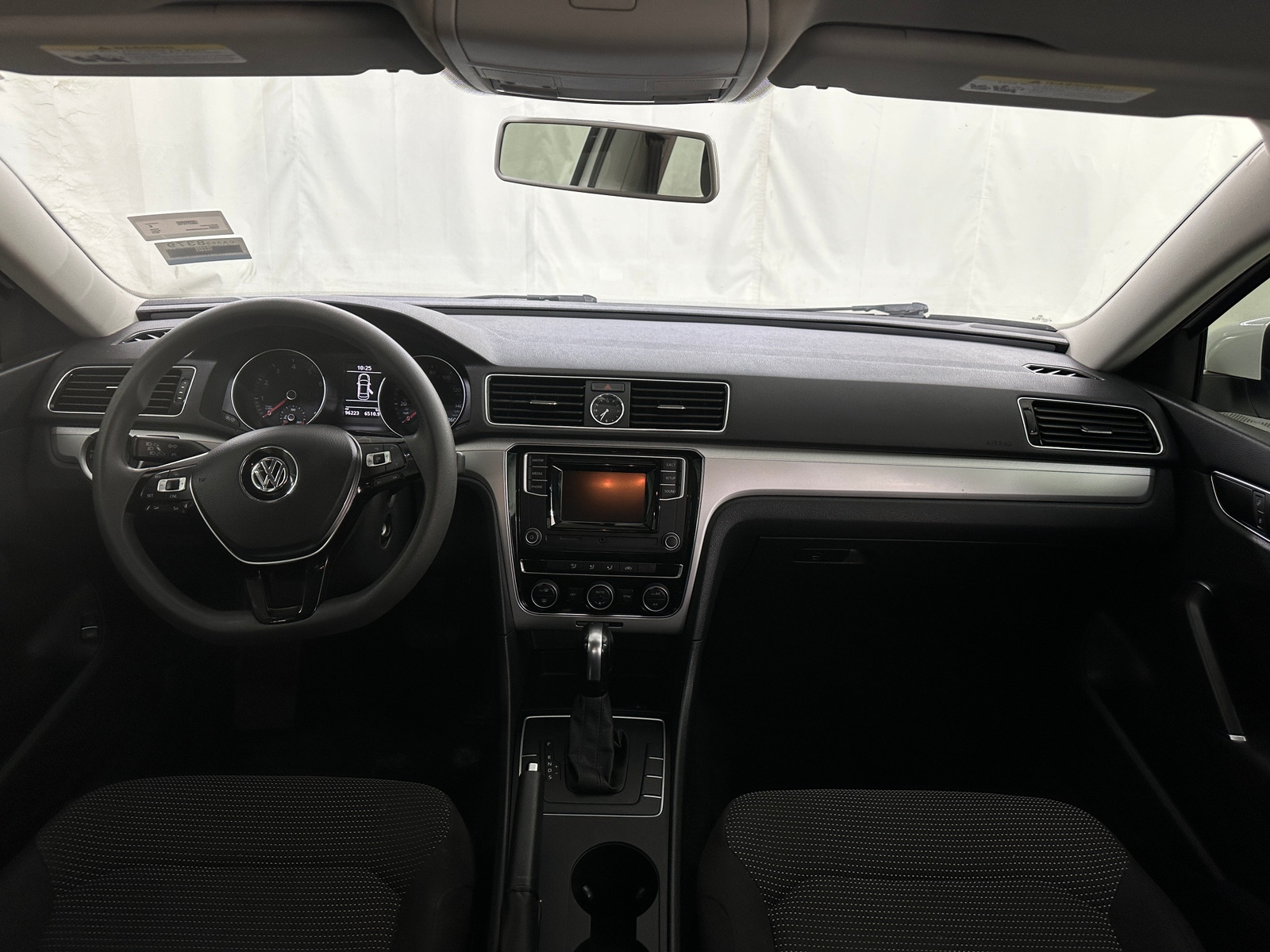 Thumbnail: 2016 Volkswagen Passat - 3