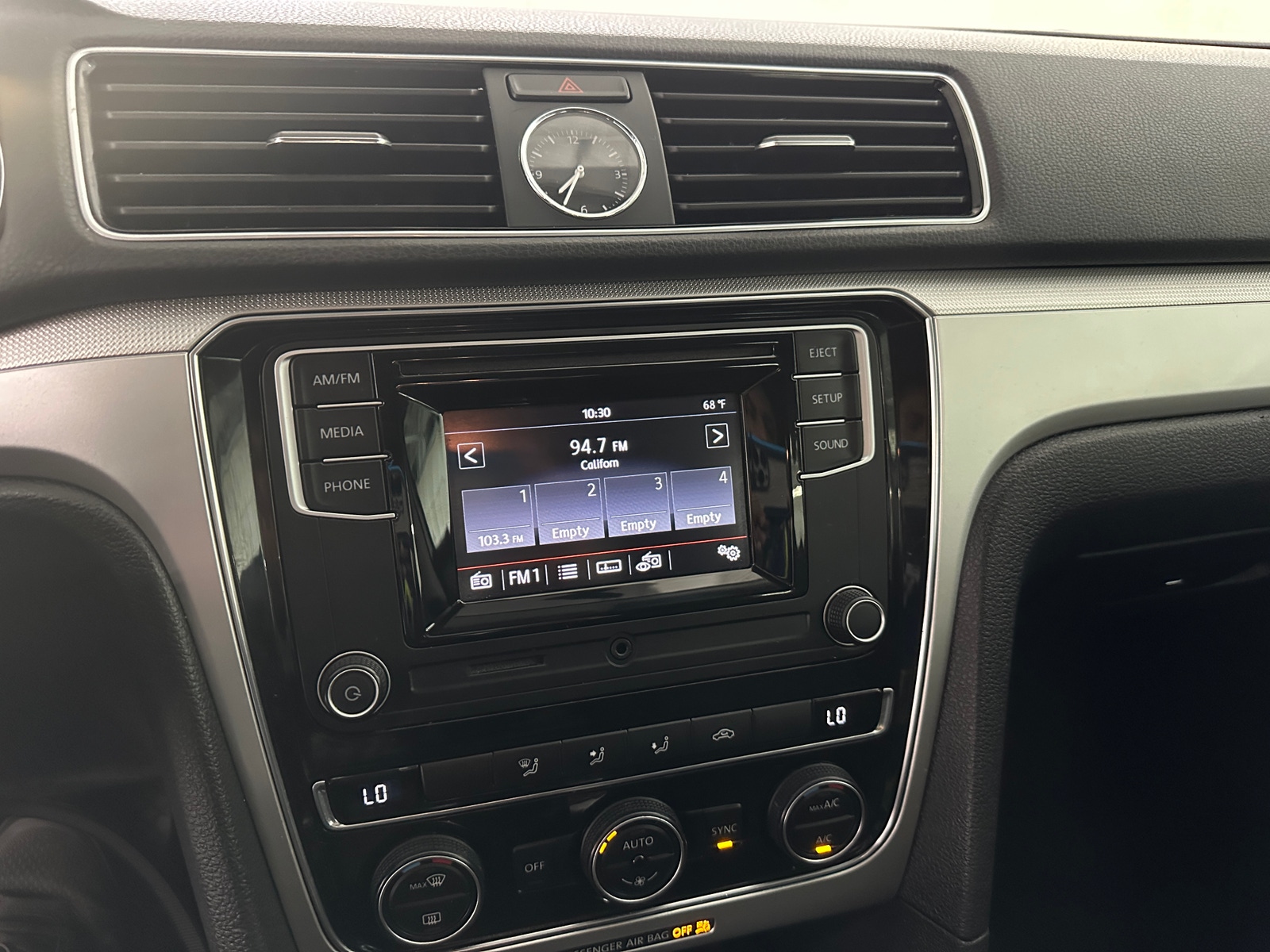 Thumbnail: 2016 Volkswagen Passat - 4