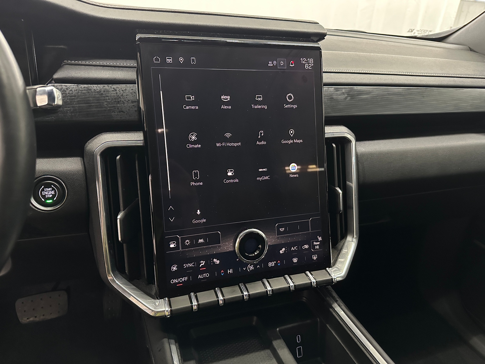 Thumbnail: 2025 GMC Acadia - 4