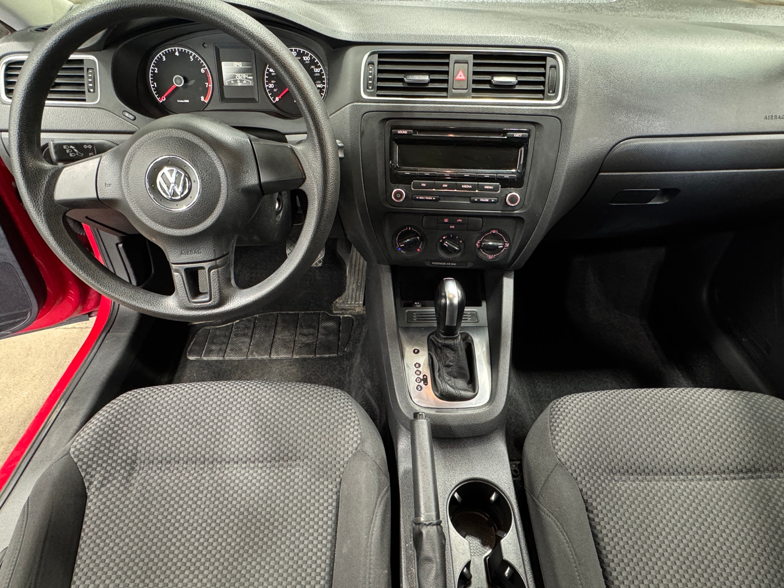 Thumbnail: 2014 Volkswagen Jetta - 3