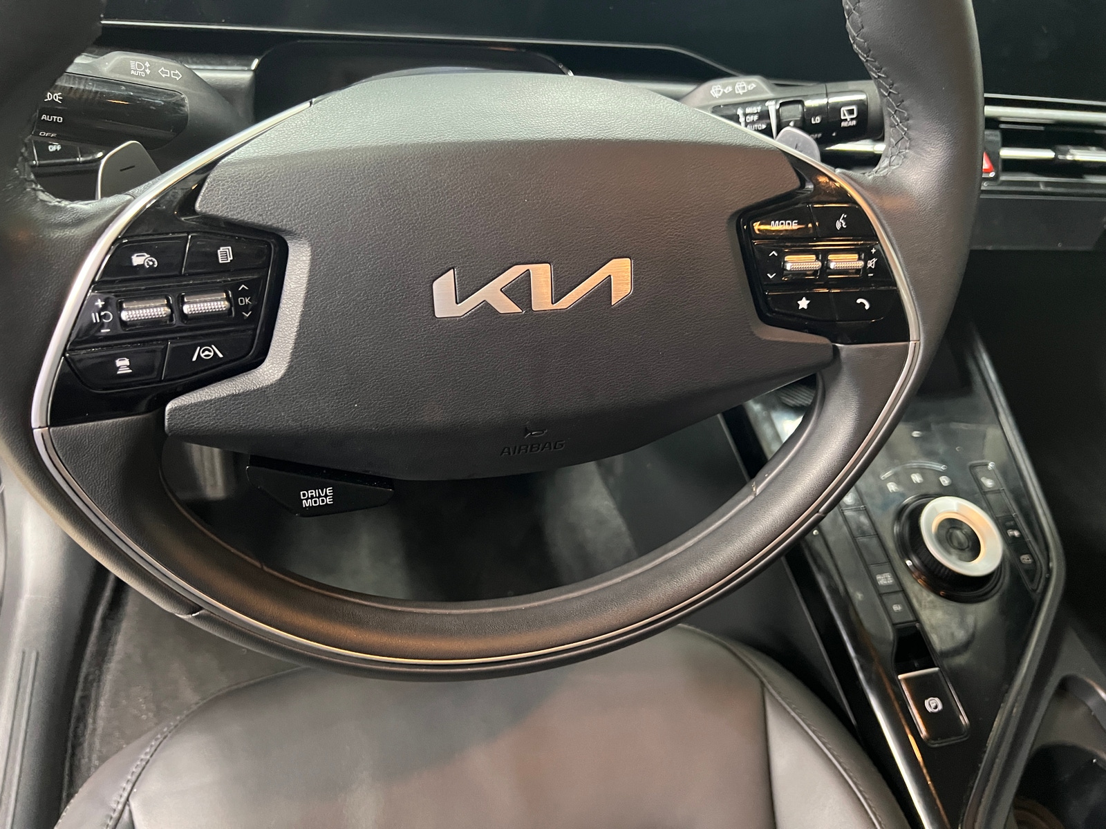 Thumbnail: 2023 Kia Niro - 4