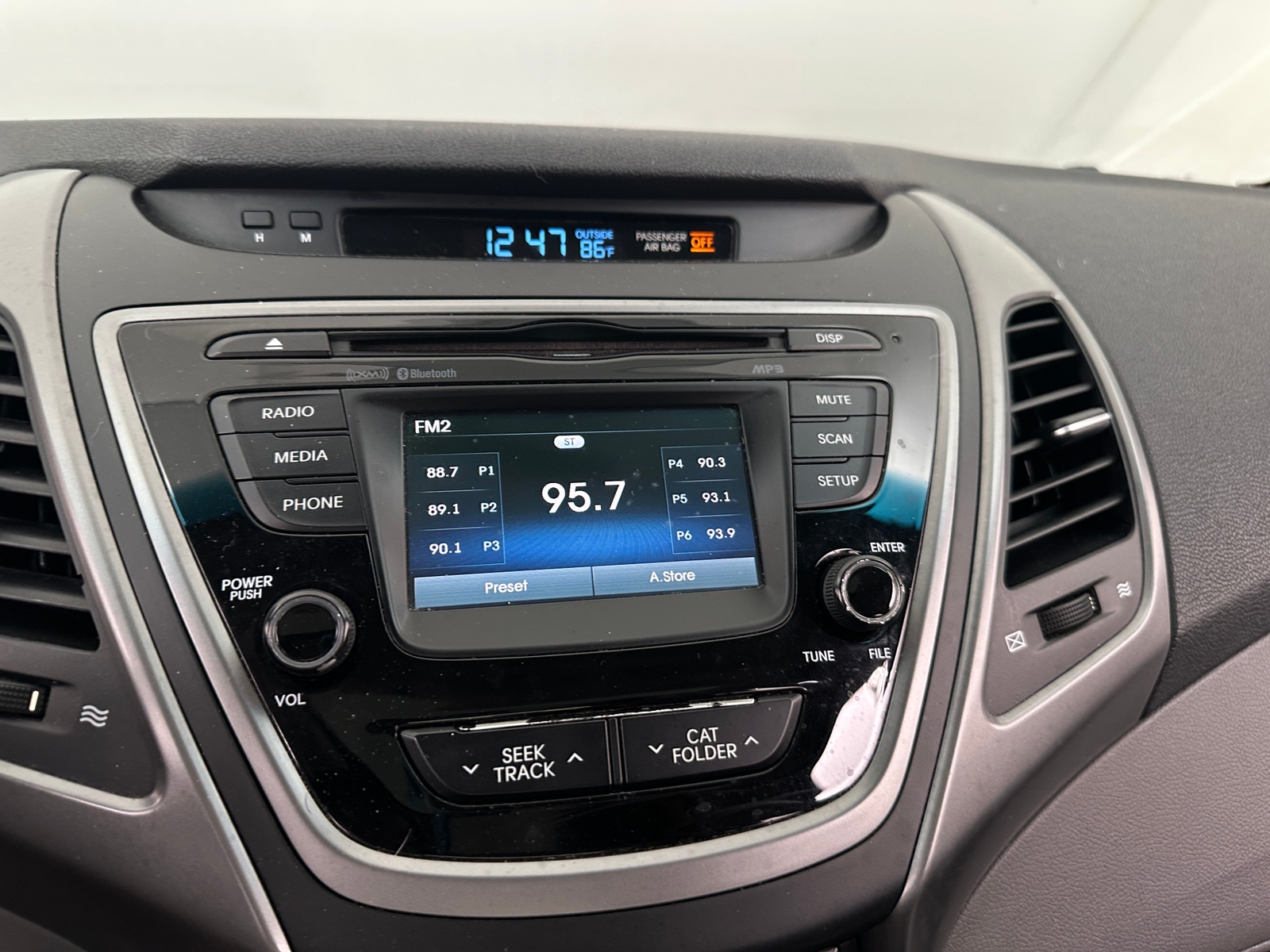 Thumbnail: 2015 Hyundai Elantra - 3
