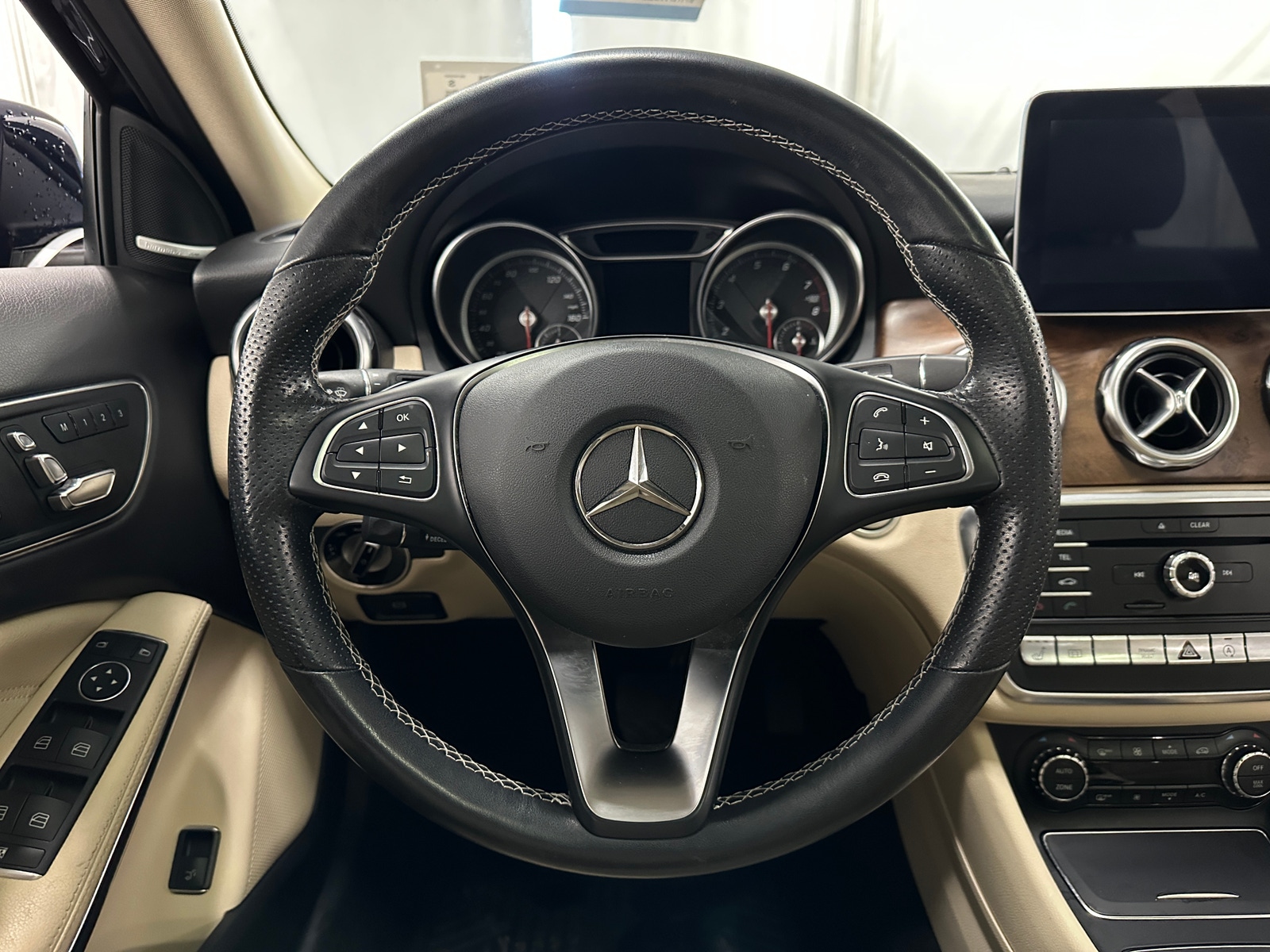 Thumbnail: 2019 Mercedes-Benz GLA - 4