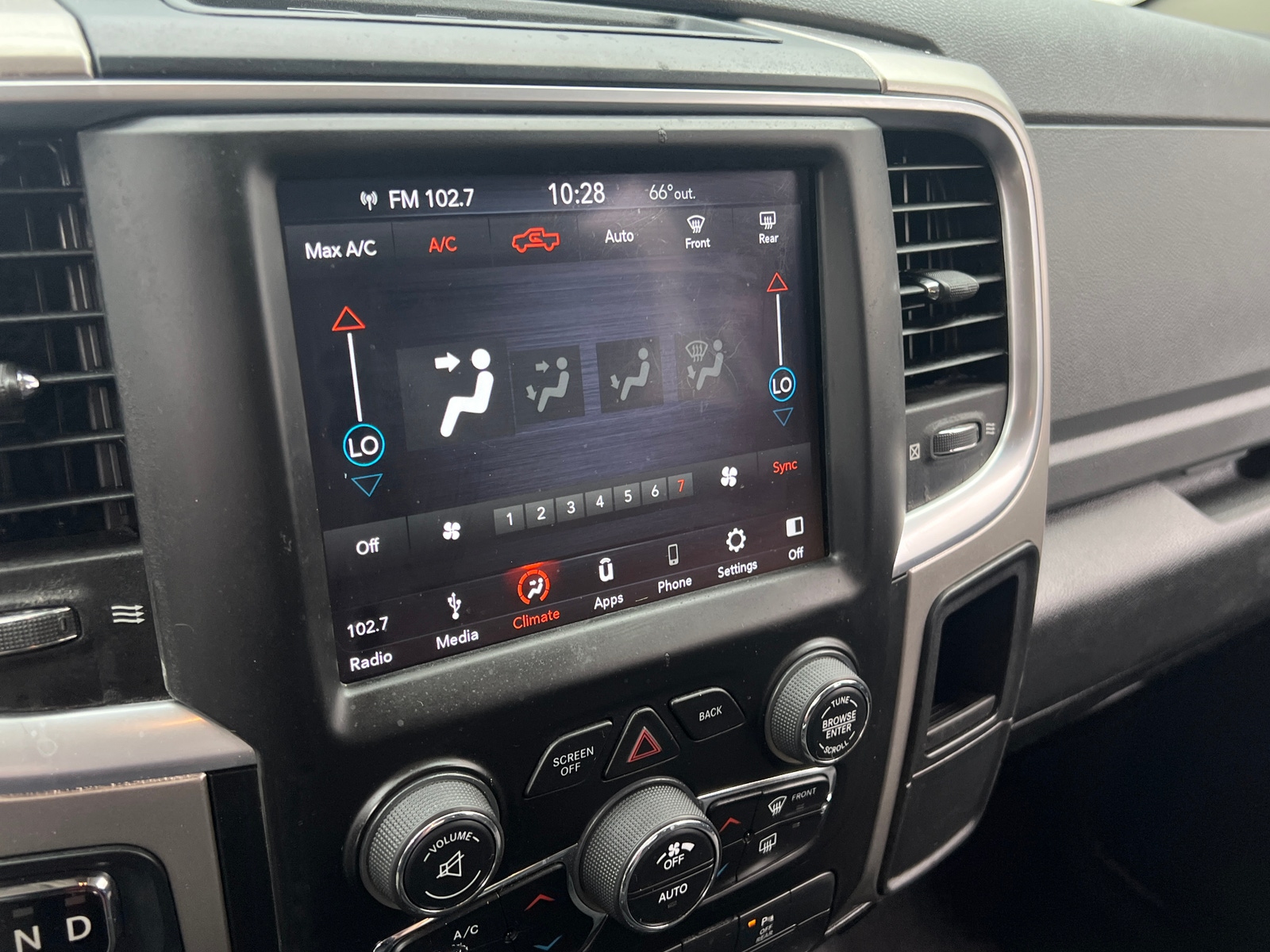 Thumbnail: 2019 RAM 1500 Classic - 4