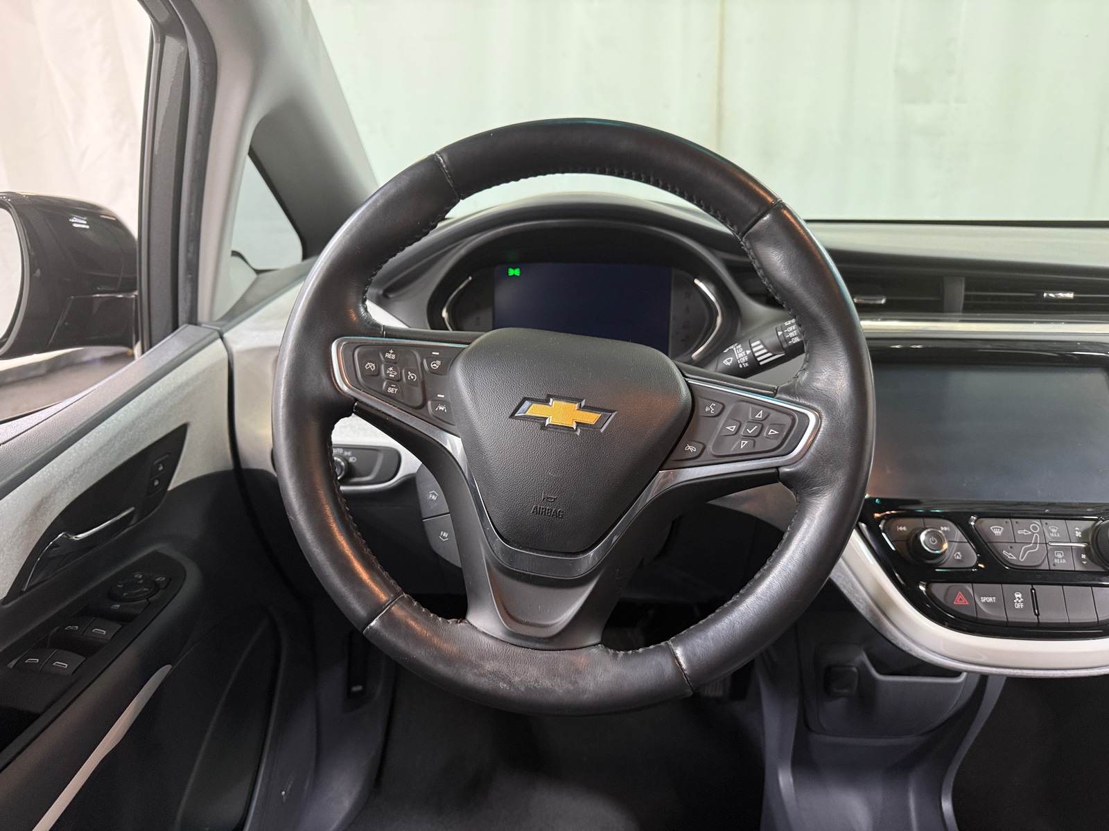 Thumbnail: 2017 Chevrolet Bolt EV - 4