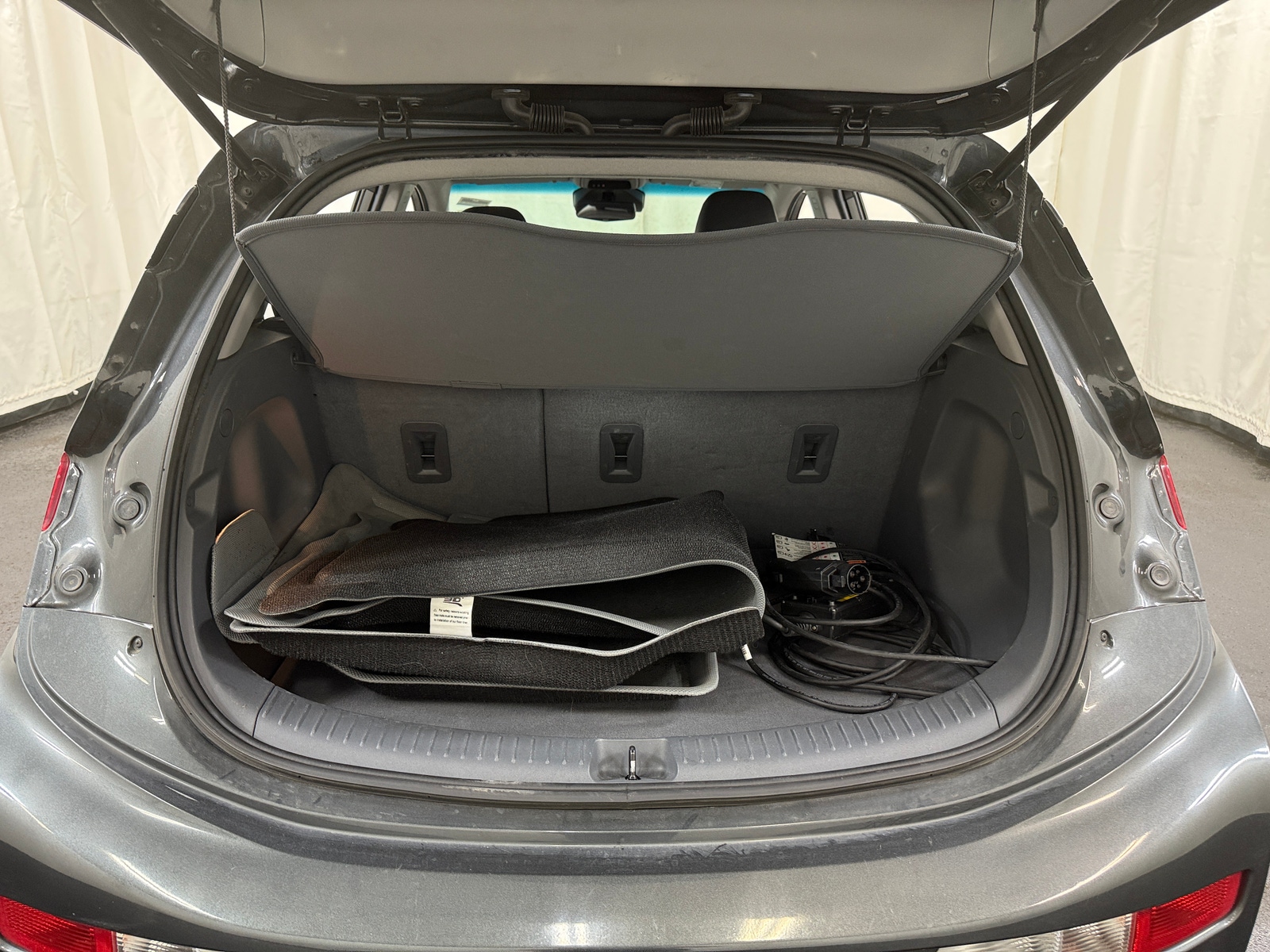Thumbnail: 2017 Chevrolet Bolt EV - 6