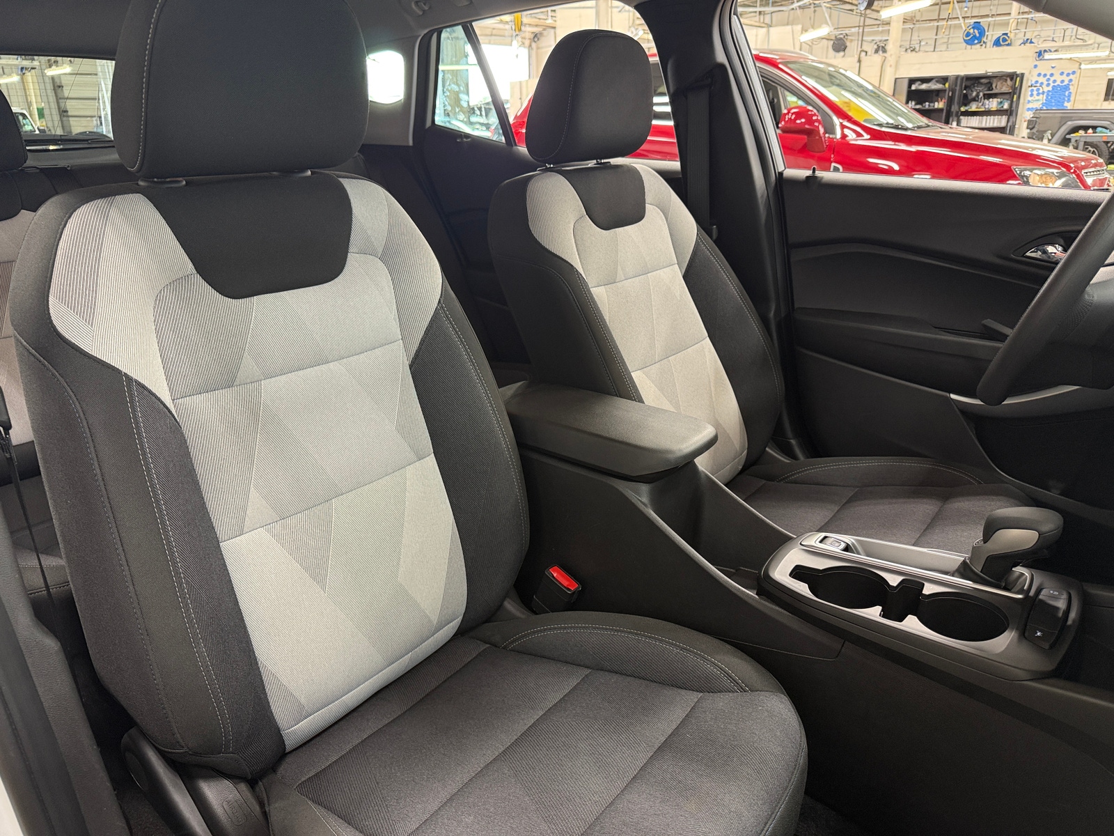 Thumbnail: 2025 Chevrolet Trax - 2