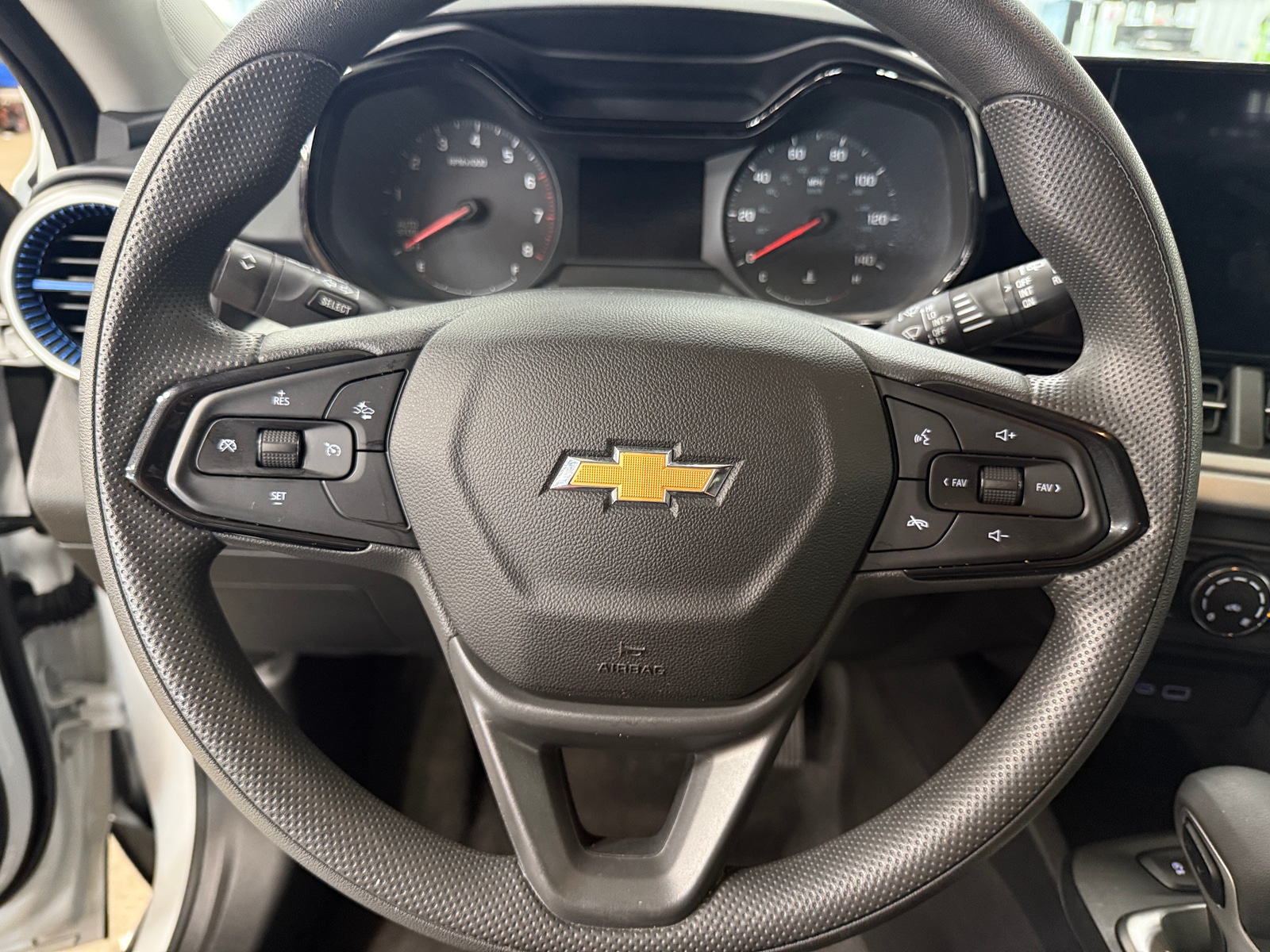 Thumbnail: 2025 Chevrolet Trax - 5