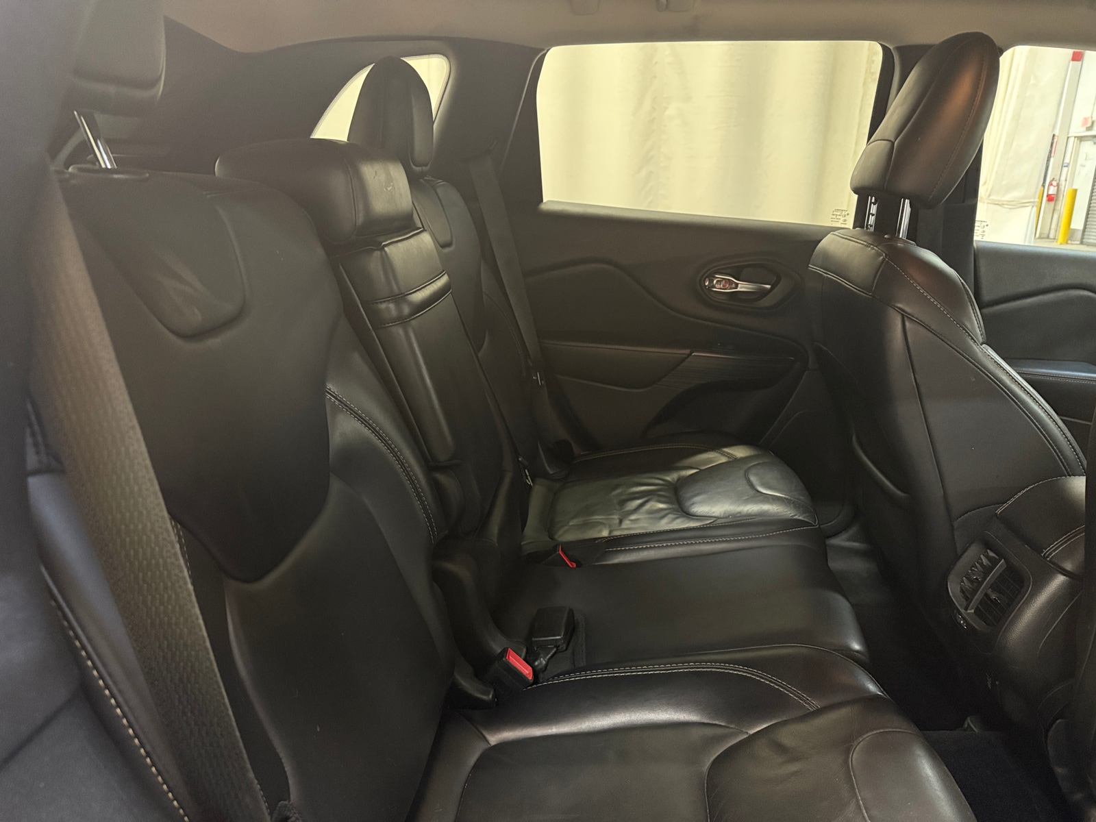 Thumbnail: 2017 Jeep Cherokee - 5