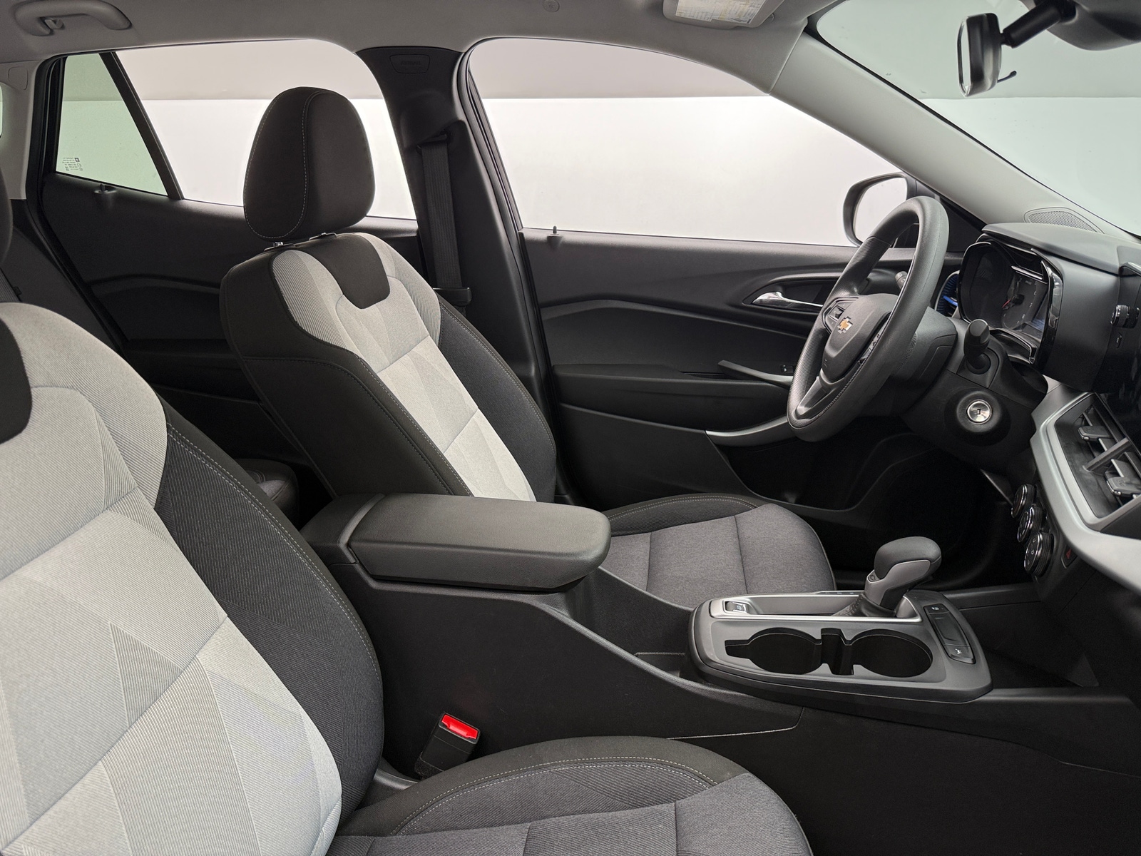 Thumbnail: 2025 Chevrolet Trax - 2