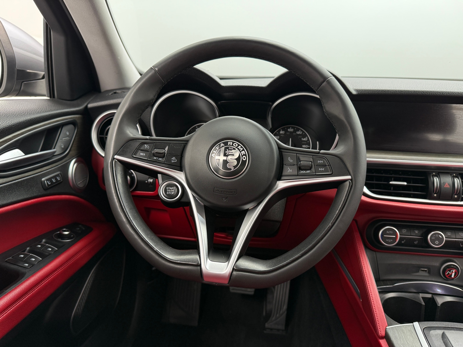Thumbnail: 2018 Alfa Romeo Stelvio - 4