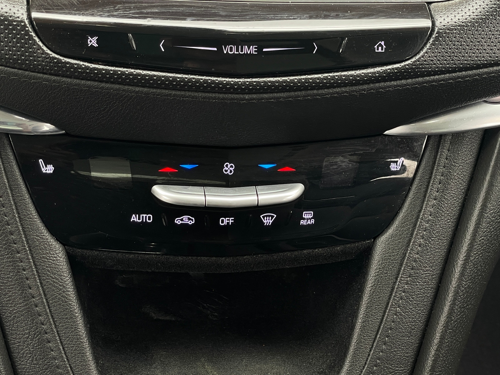 Thumbnail: 2017 Cadillac XT5 - 3